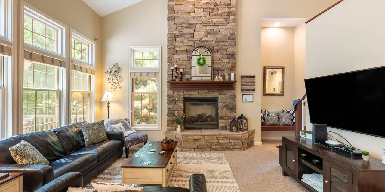 Highland Hideaway by AvantStay | Group Poconos Retreat w/ Patio + Game Room + Lake/Pool Passes Included