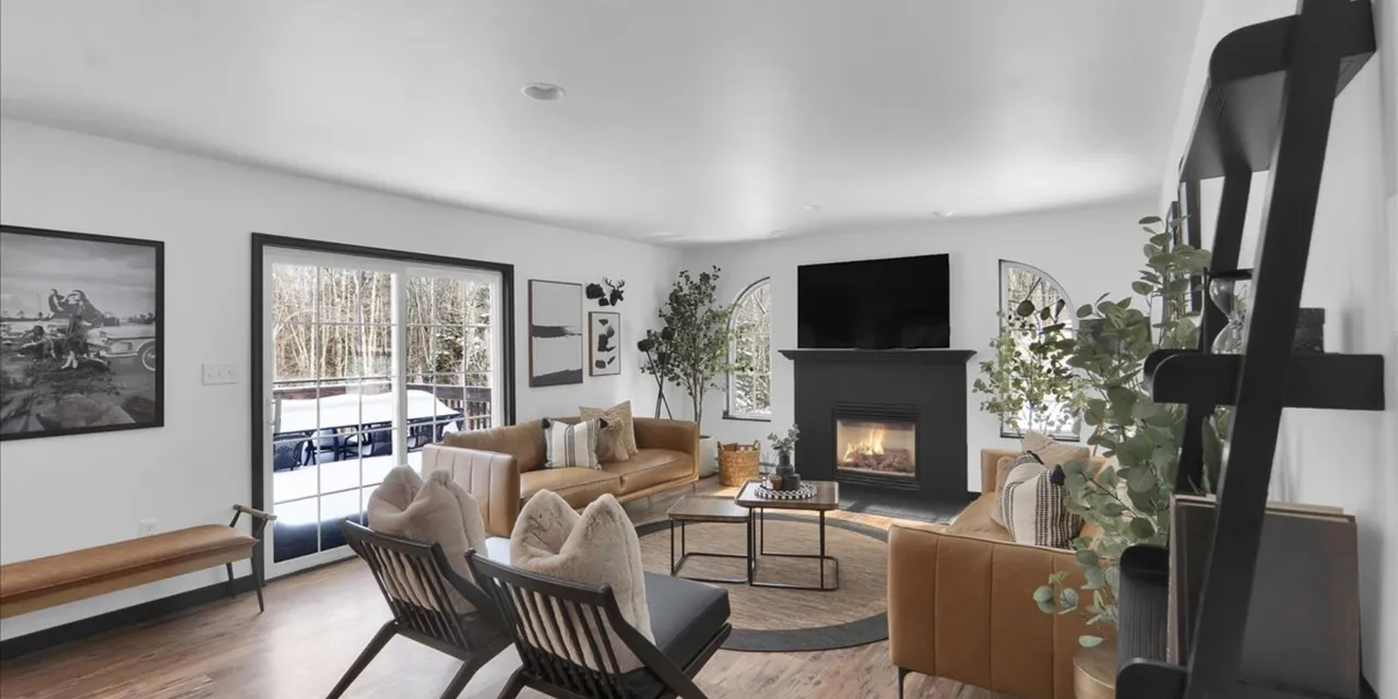 Stillwater by AvantStay | Hot Tub + Theater + Game Room | Firepit + BBQ | Near Lakes, Skiing & Hiking