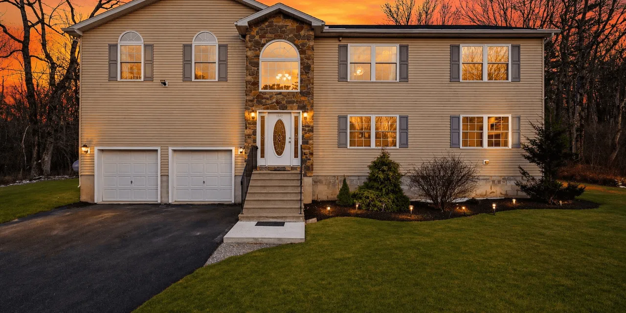 Poconos Fun by AvantStay | Mount Pocono Escape • Firepit + Game Room • Near Trails + Lakes