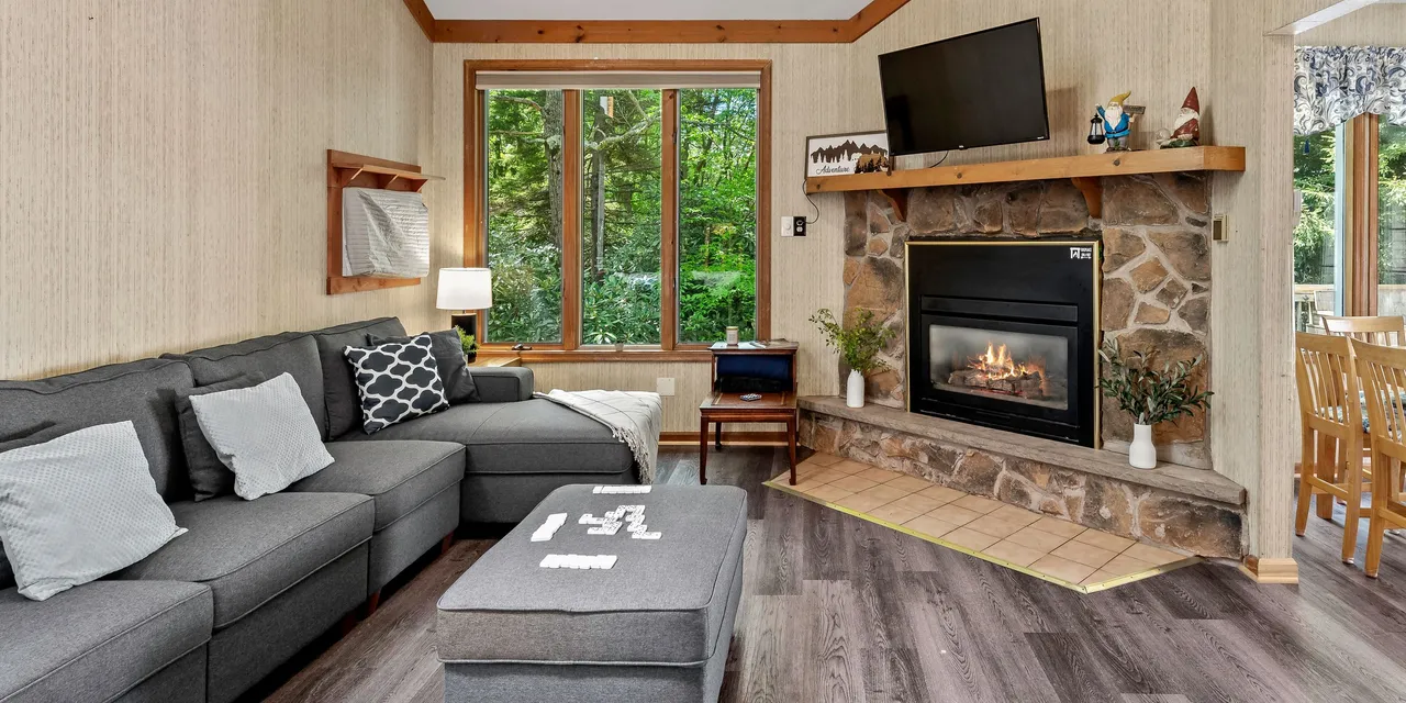 Harmony Ridge by AvantStay | Fireplace, Large Deck & Forest Views