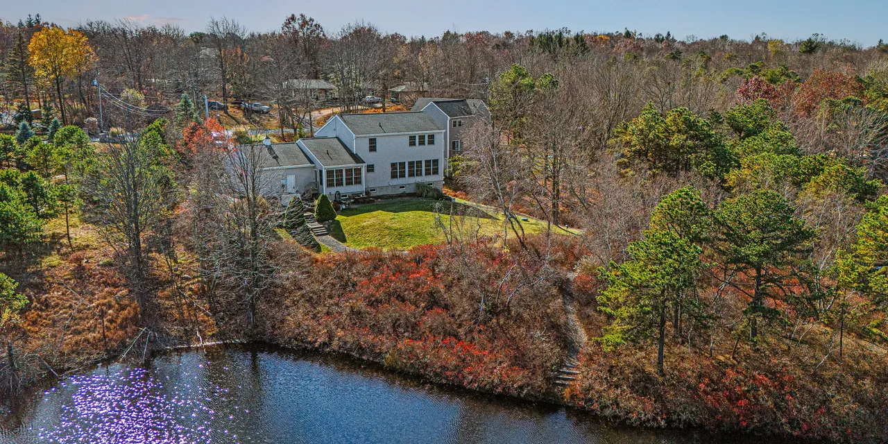 Laker's Pointe by AvantStay | Lakefront Private Peninsula | Hot Tub, Game Room
