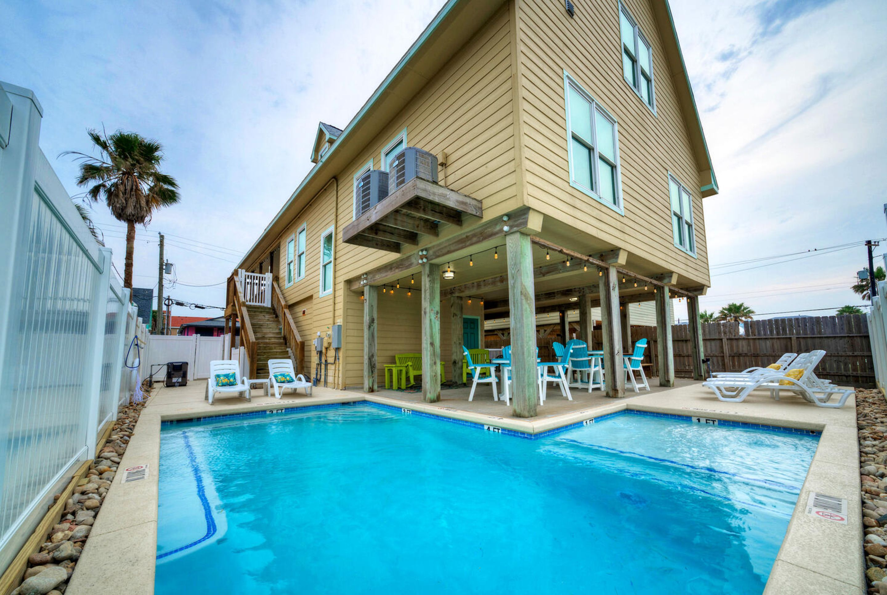 Moxy's Beach House in Port Aransas by AvantStay® | Book Direct & Save!