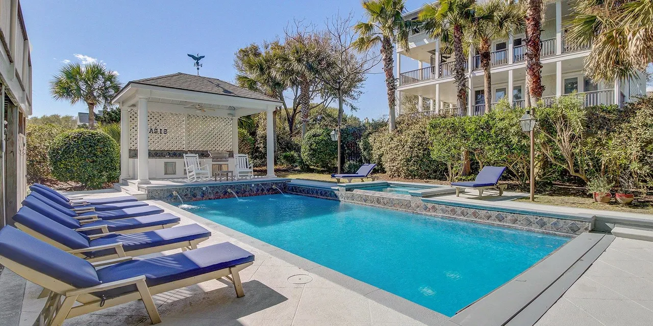 3001 Palm Boulevard in Isle Of Palms by AvantStay® | Book Direct & Save!