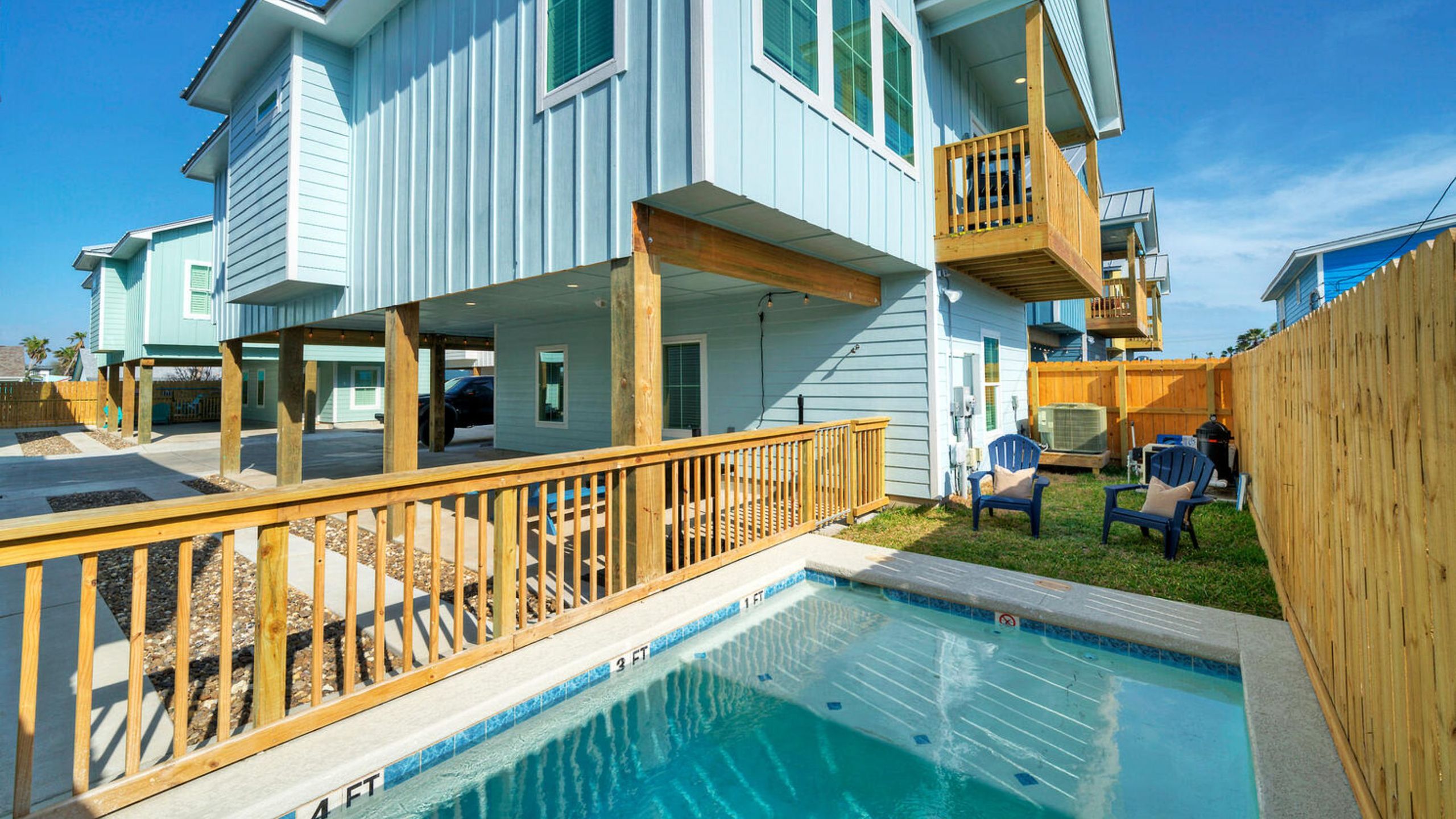 Sleeps 22 | 2 Homes W/ Private Pool + Patio | Walkable Location, Golf Cart Zone - Port Aransas, TX