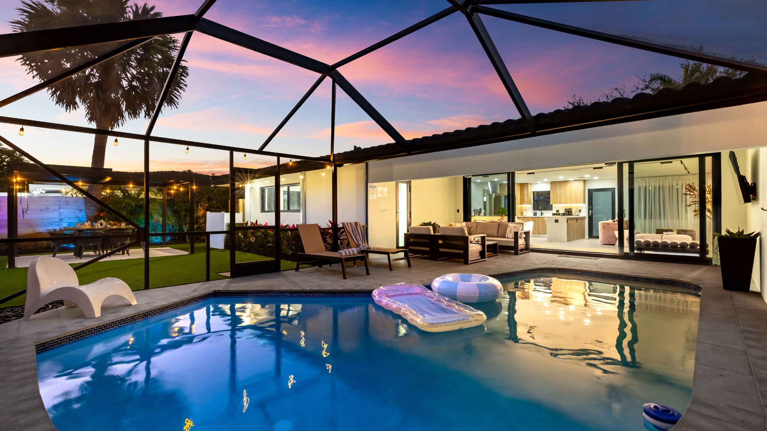 Soleil Oasis By Avantstay | Mins To Beach | Screened Pool + Outdoor Lounge - Fort Lauderdale, FL