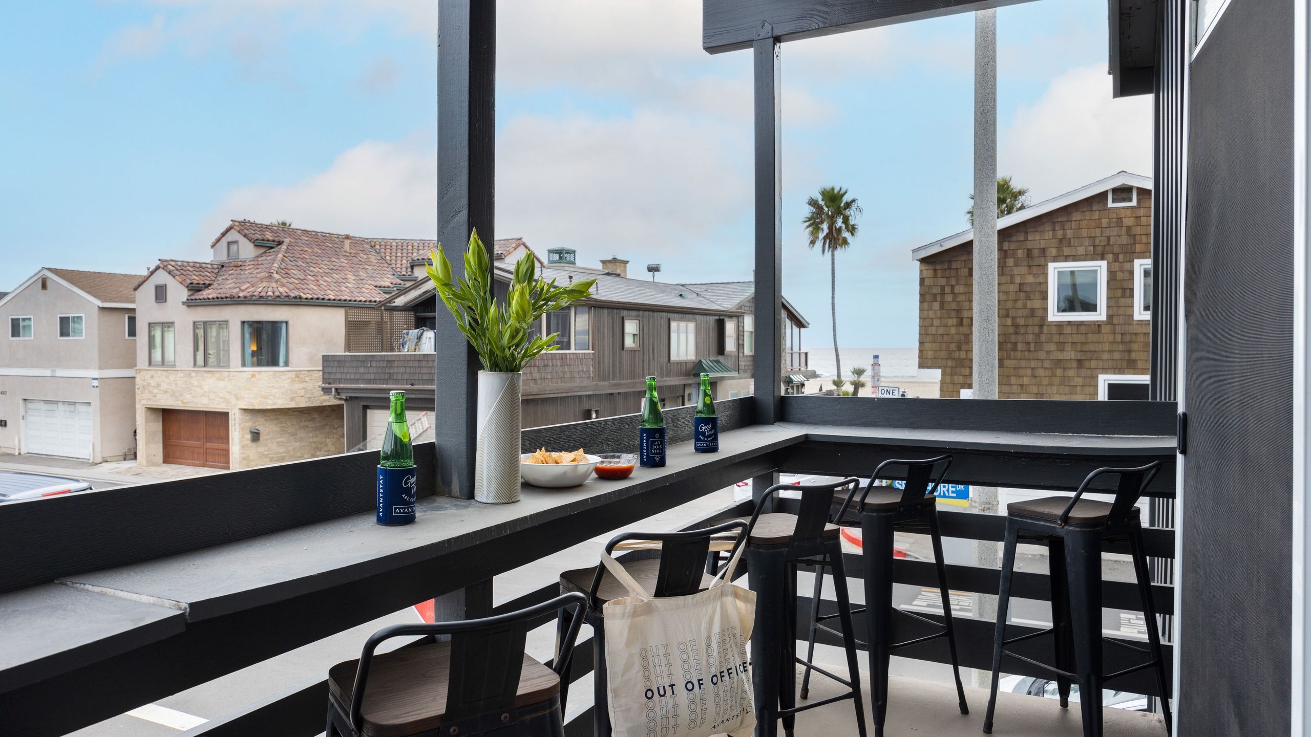 Shelly By Avantstay | Steps To The Beach | Deck W/ Ocean Views | 5bdr - Newport Beach, CA