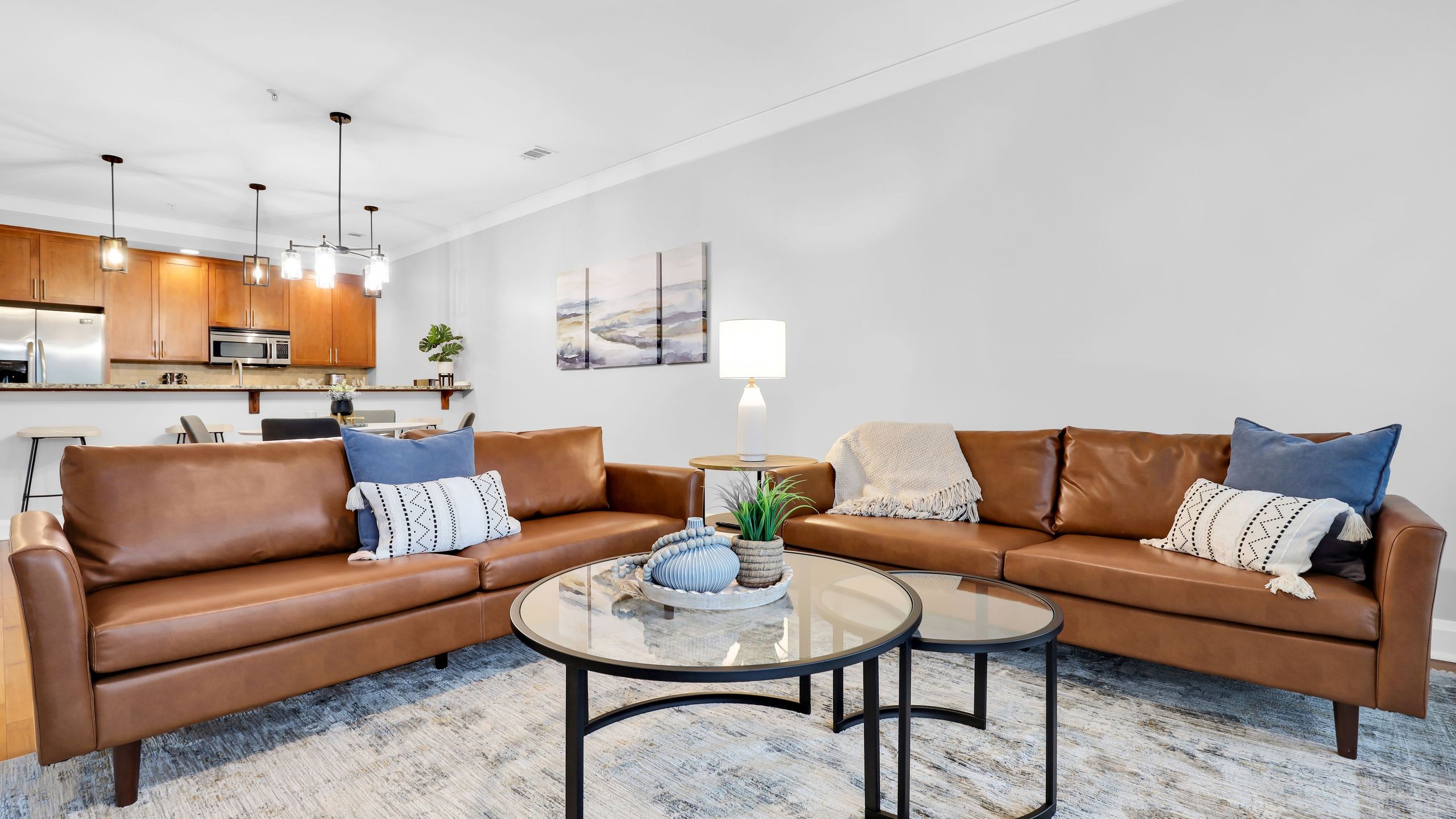 The Juliette By Avantstay | Walk To Forsyth Park + River Street | Gated Parking + 2 Ensuite Baths | Historic District + Trolley Stop - Savannah, GA