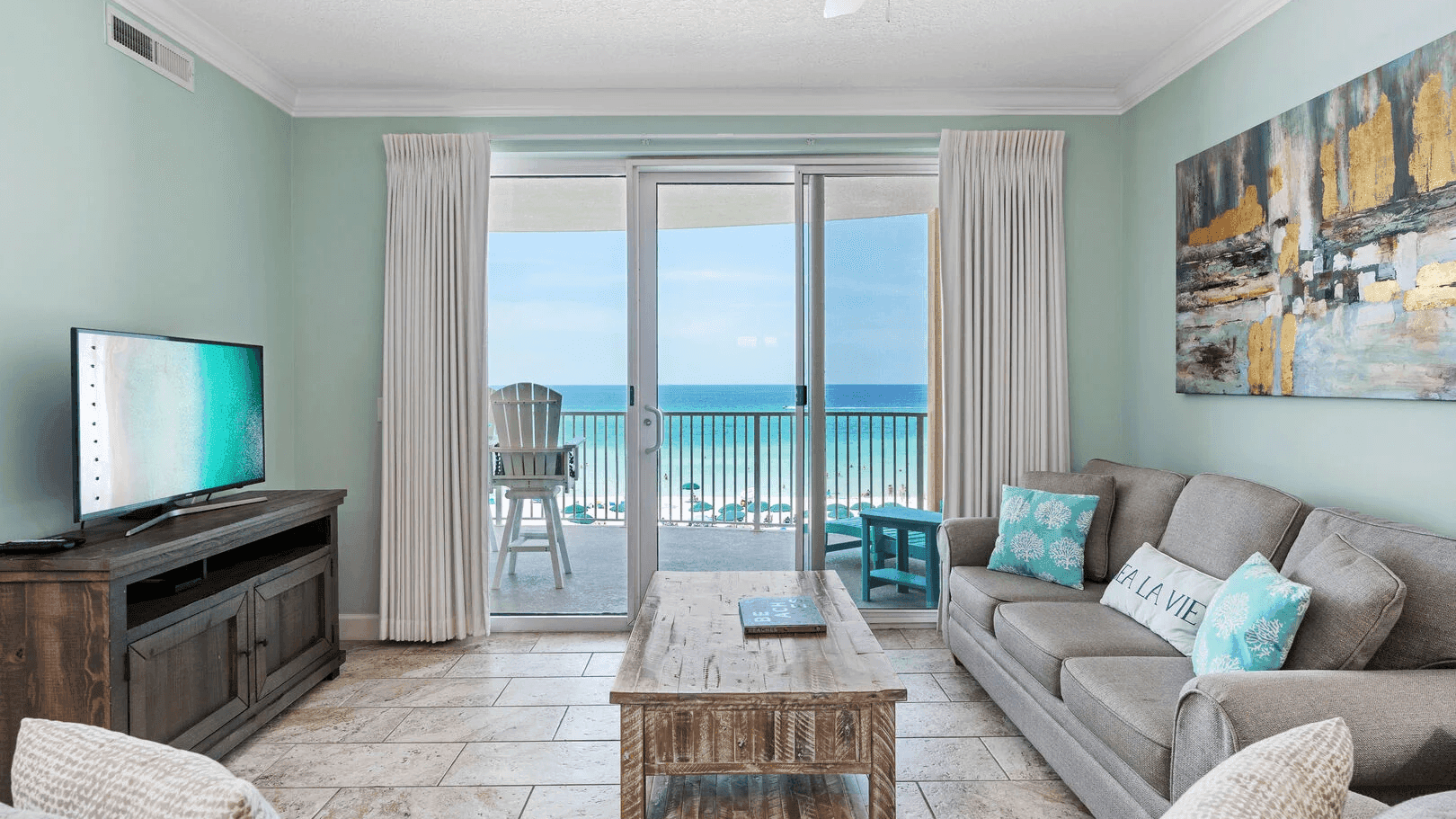 Beach Breeze by AvantStay | Beachfront, Beach Chairs Included, 2 Pools!