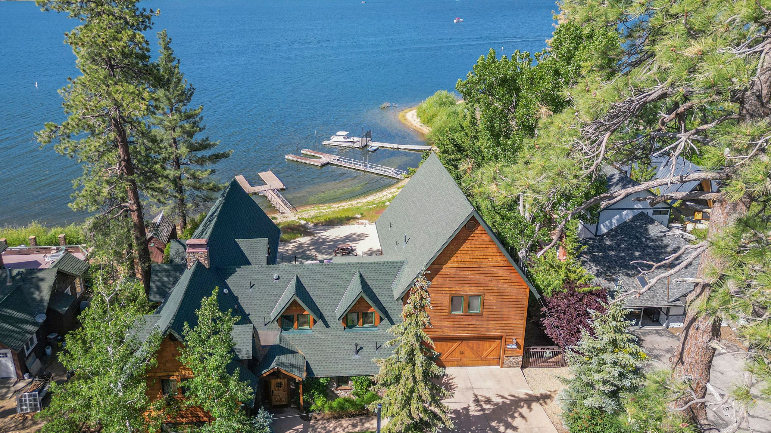 Lakefront Hideaway With Hot Tub And Dock - Stunning Family Retreat - Big Bear City