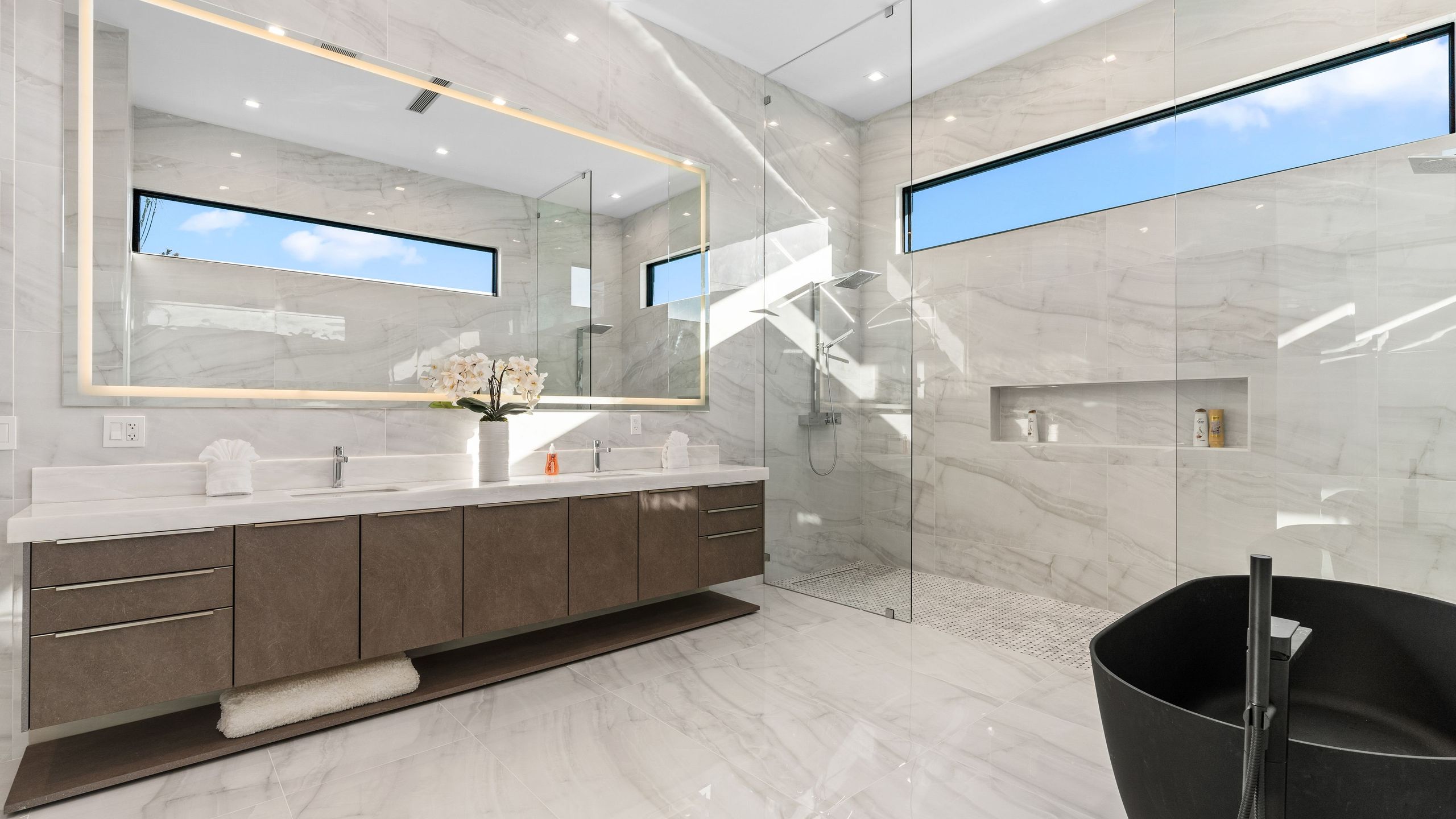 Sleeps 17 | Pool & Putting Green Indio Escape + Hot Tub Retreat | Bravo Villa #6 | Photo 25