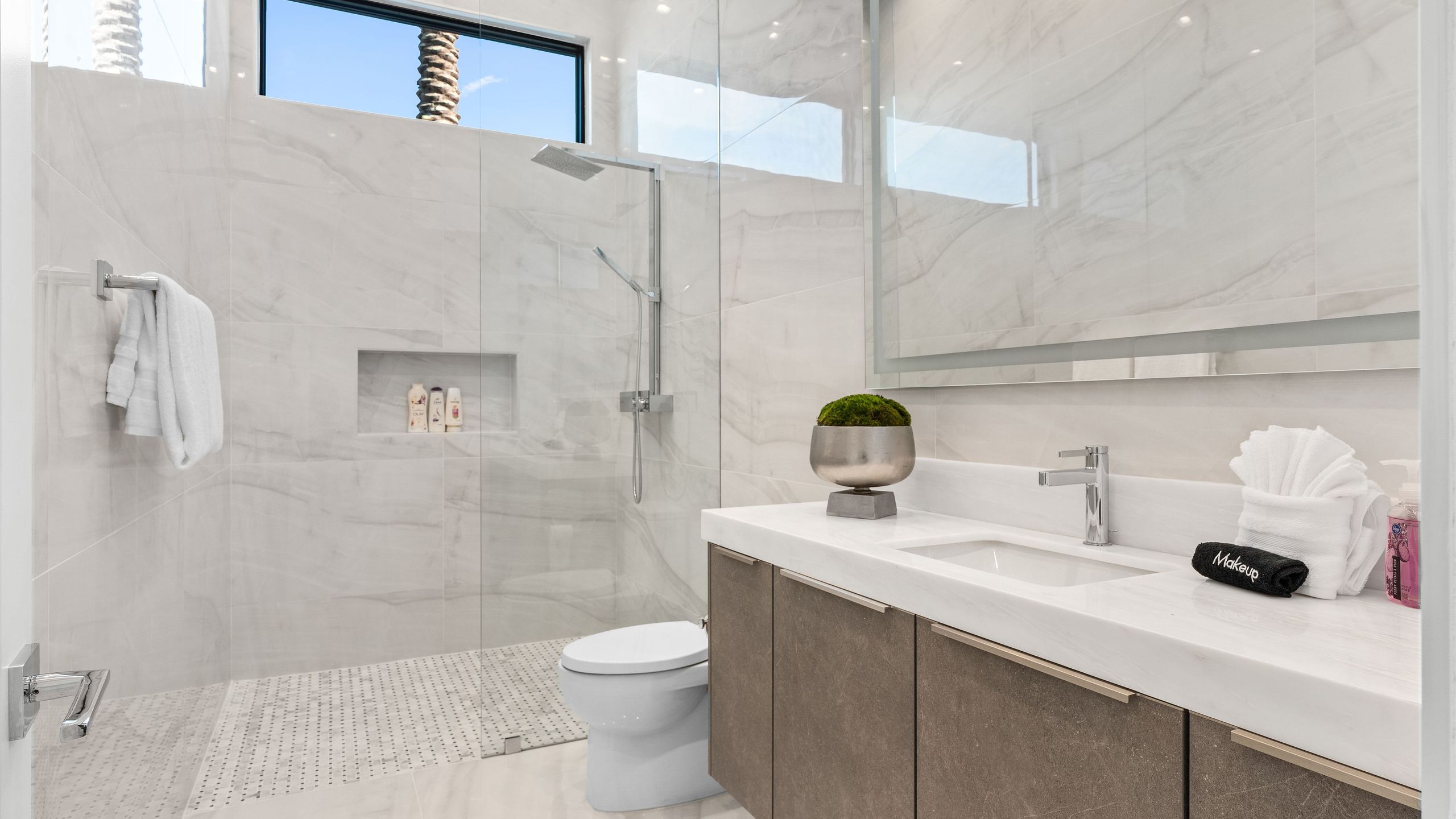 Sleeps 17 | Pool & Putting Green Indio Escape + Hot Tub Retreat | Bravo Villa #6 | Photo 42