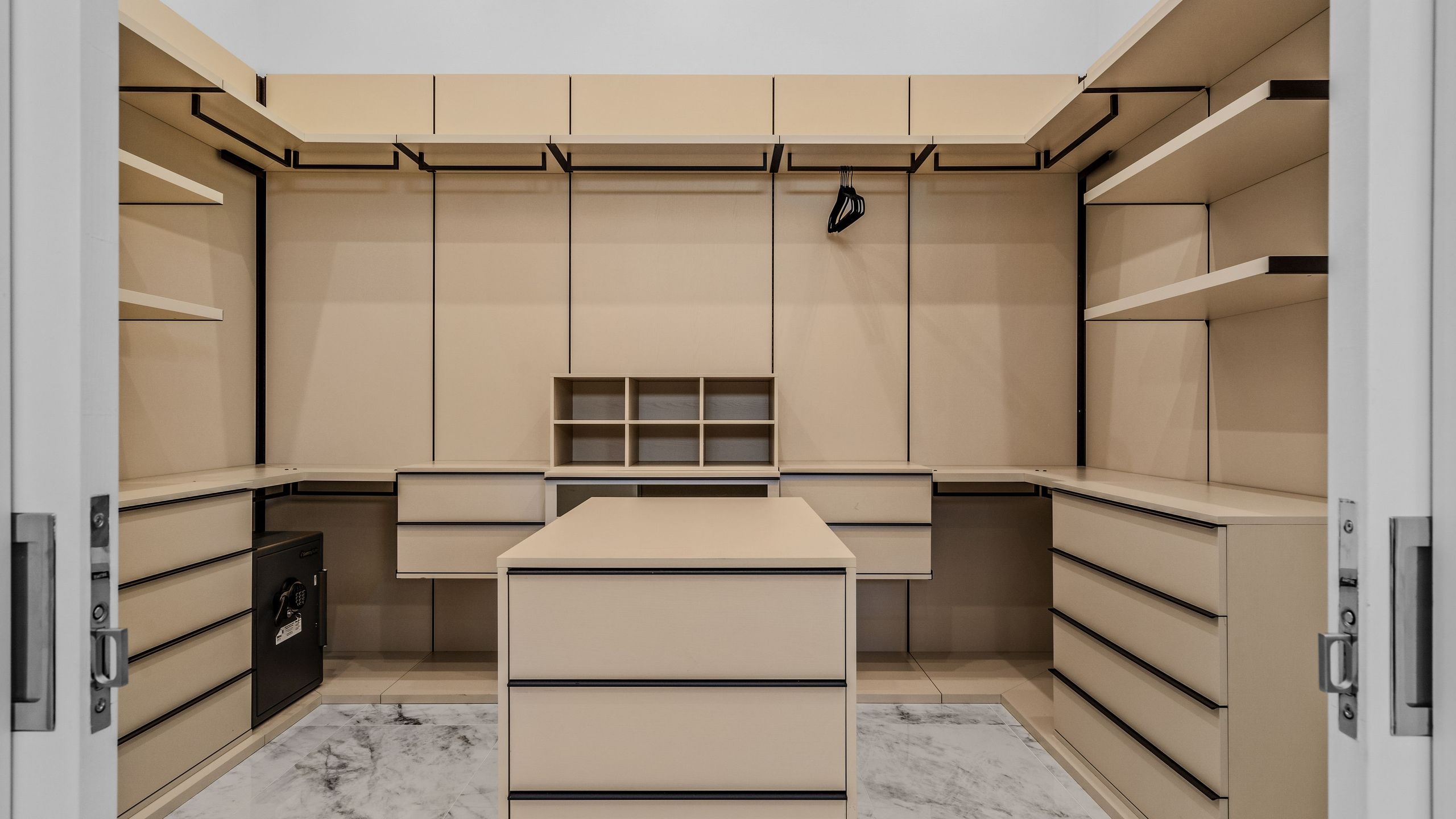 Sleeps 17 | Pool & Pickleball | Sun-Kissed Desert Escape | Bravo Villa #1 | Photo 27