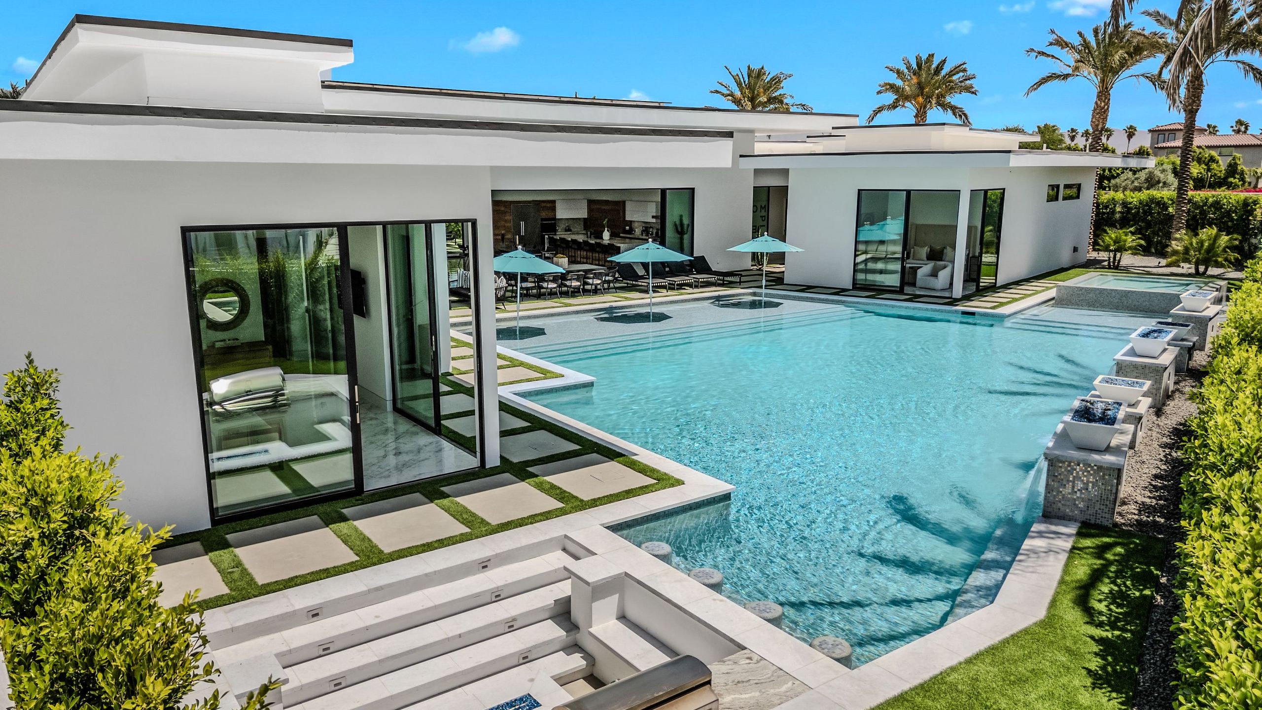 Sleeps 17 | Pool & Pickleball | Sun-Kissed Desert Escape | Bravo Villa #1