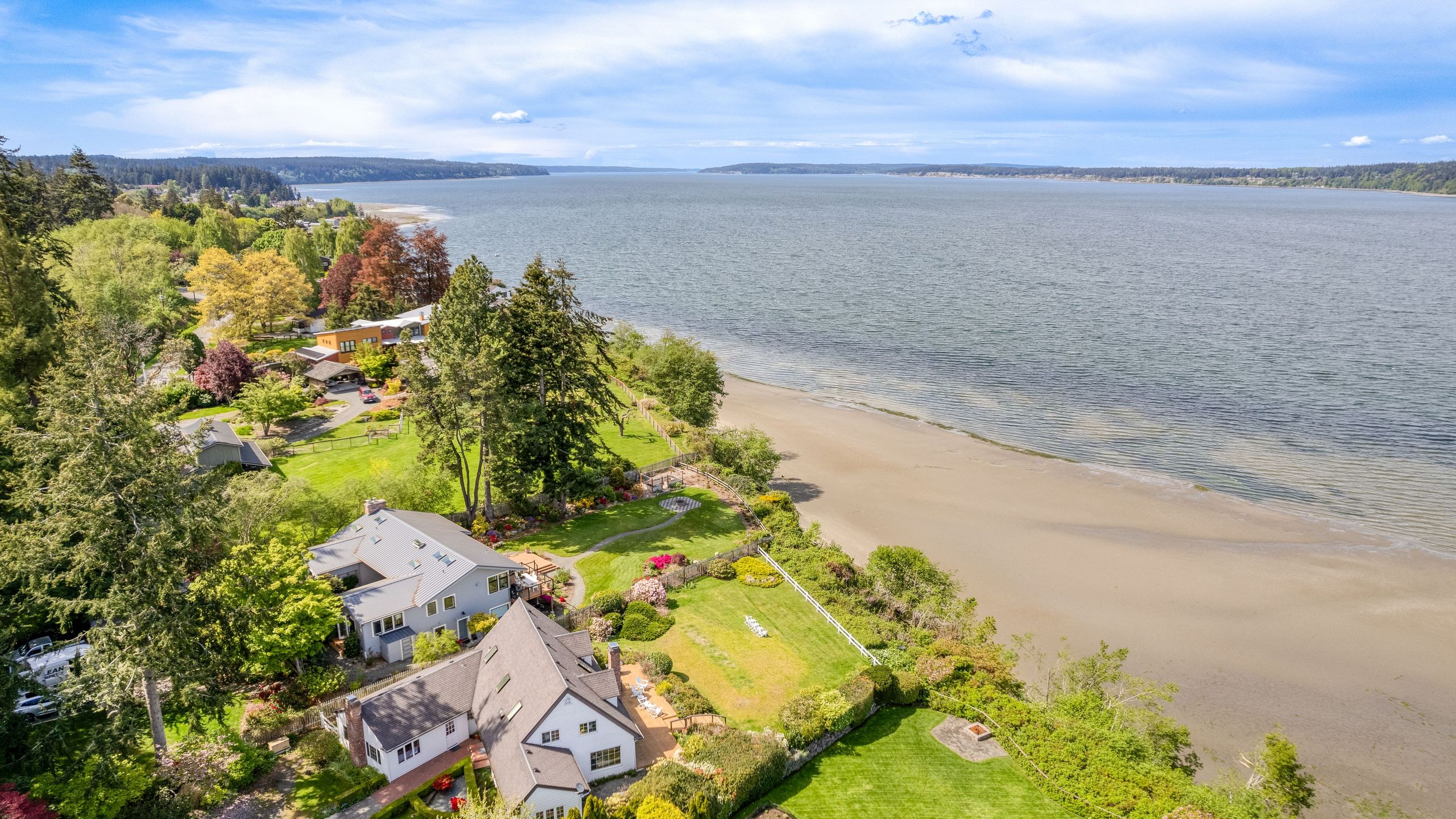 Coastal Retreat With Breathtaking Views - Charming Waterfront Haven - Langley, WA