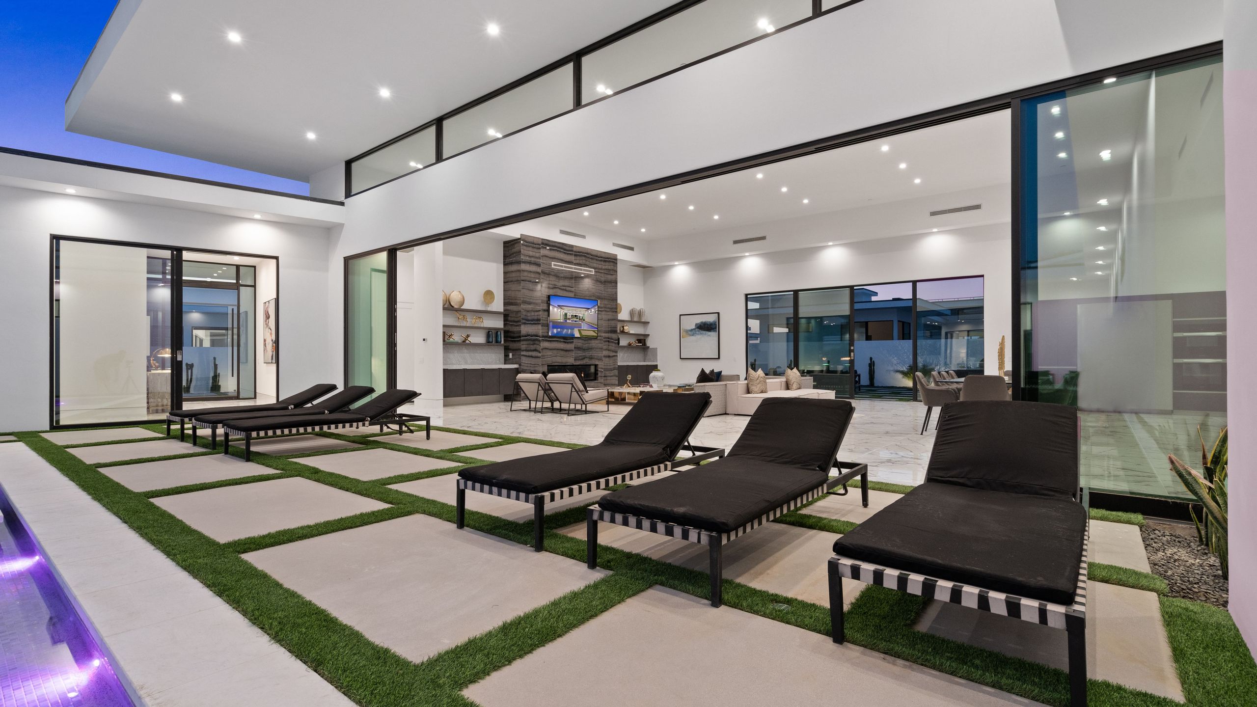 Sleeps 23 | Pool, Hot Tub & Putting Green | Minutes to Golf & Dining | bravo Villa #7 | Photo 9