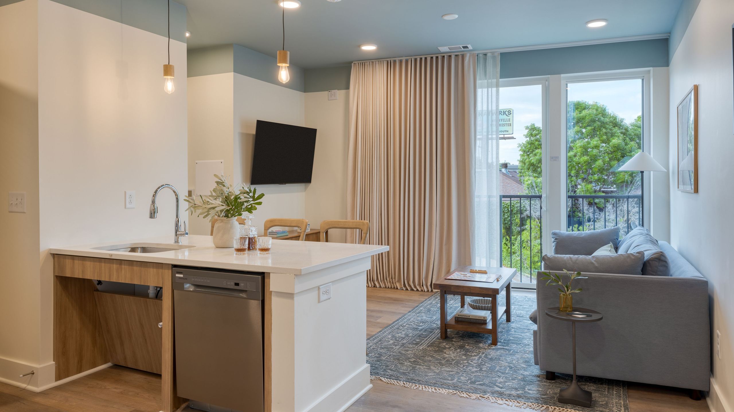 1 Bedroom Suite Accessible In 12south - Nashville, TN