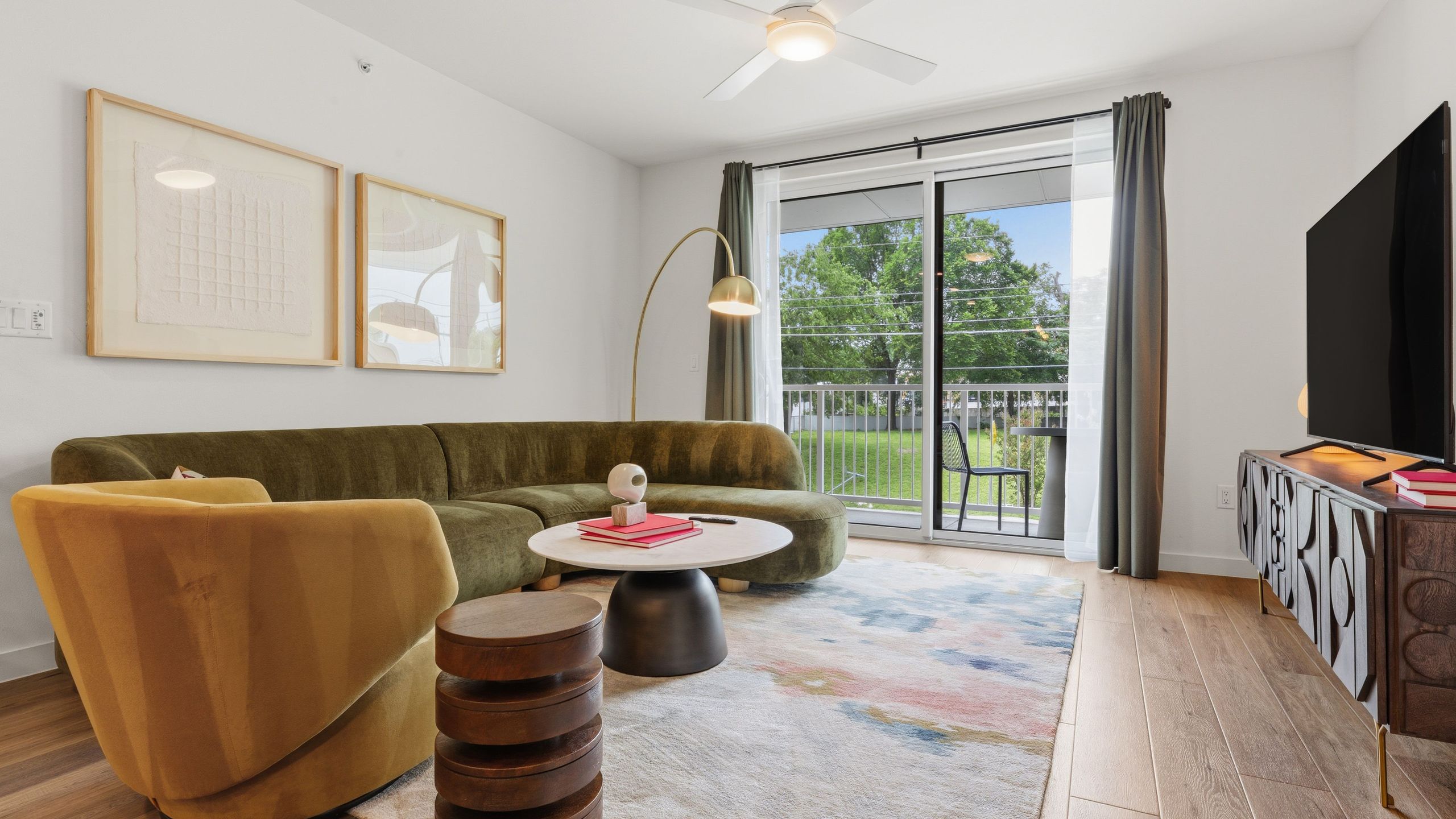 The Code By Avantstay | Resort-style Pool, Bar, Dining, Terrace | Designer Suite • Private Balcony - Austin, TX