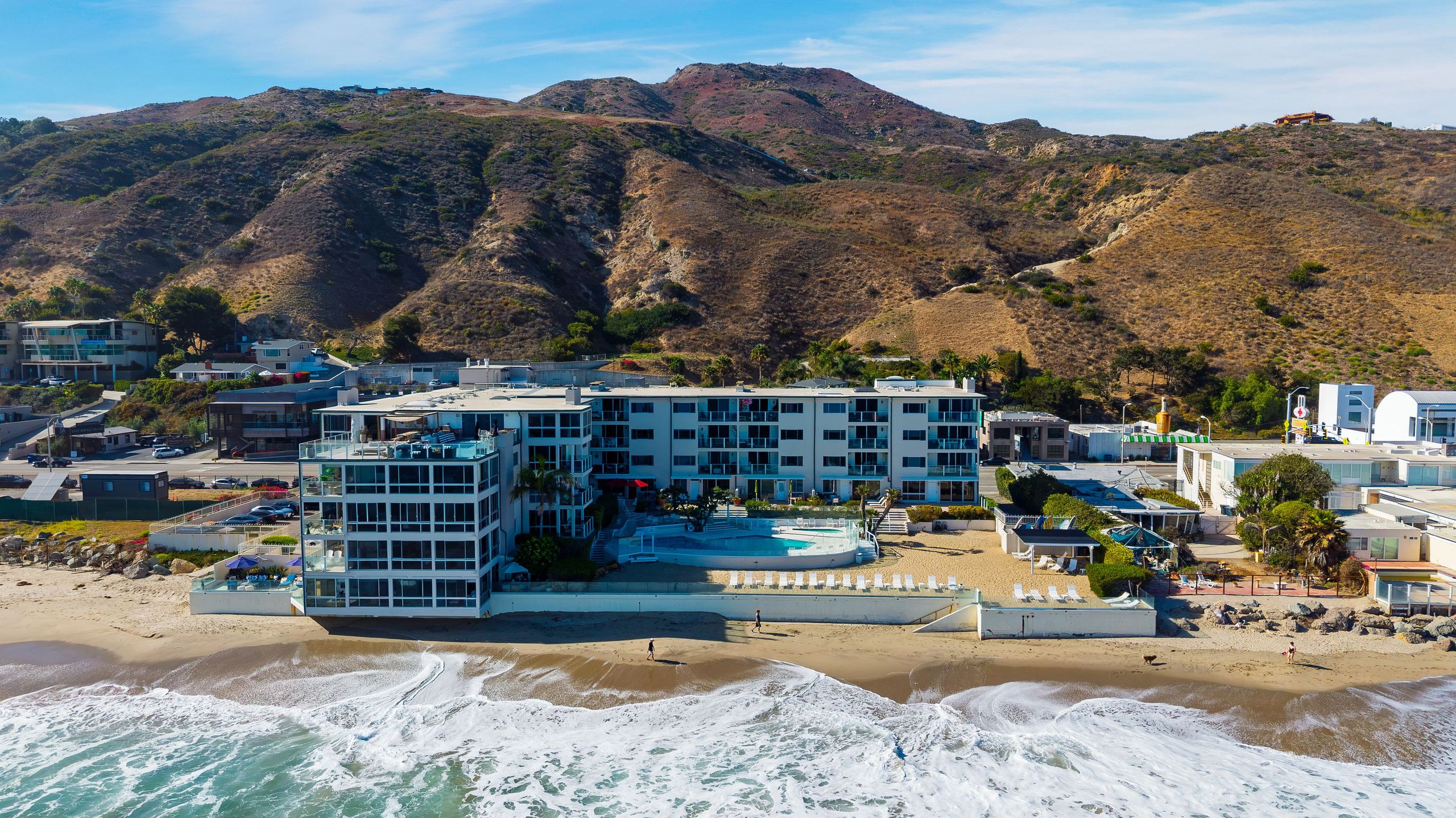 Carbon & Coast By Avantstay | Beachfront 2br + Shared Pool & Spa | On The Sand - Malibu, CA