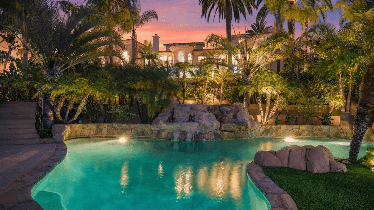 Sunset Estate By Avantstay | Sleeps 17 | Resort-style Pool + Gorgeous Grounds | Exclusive Poway Stay - Poway, CA