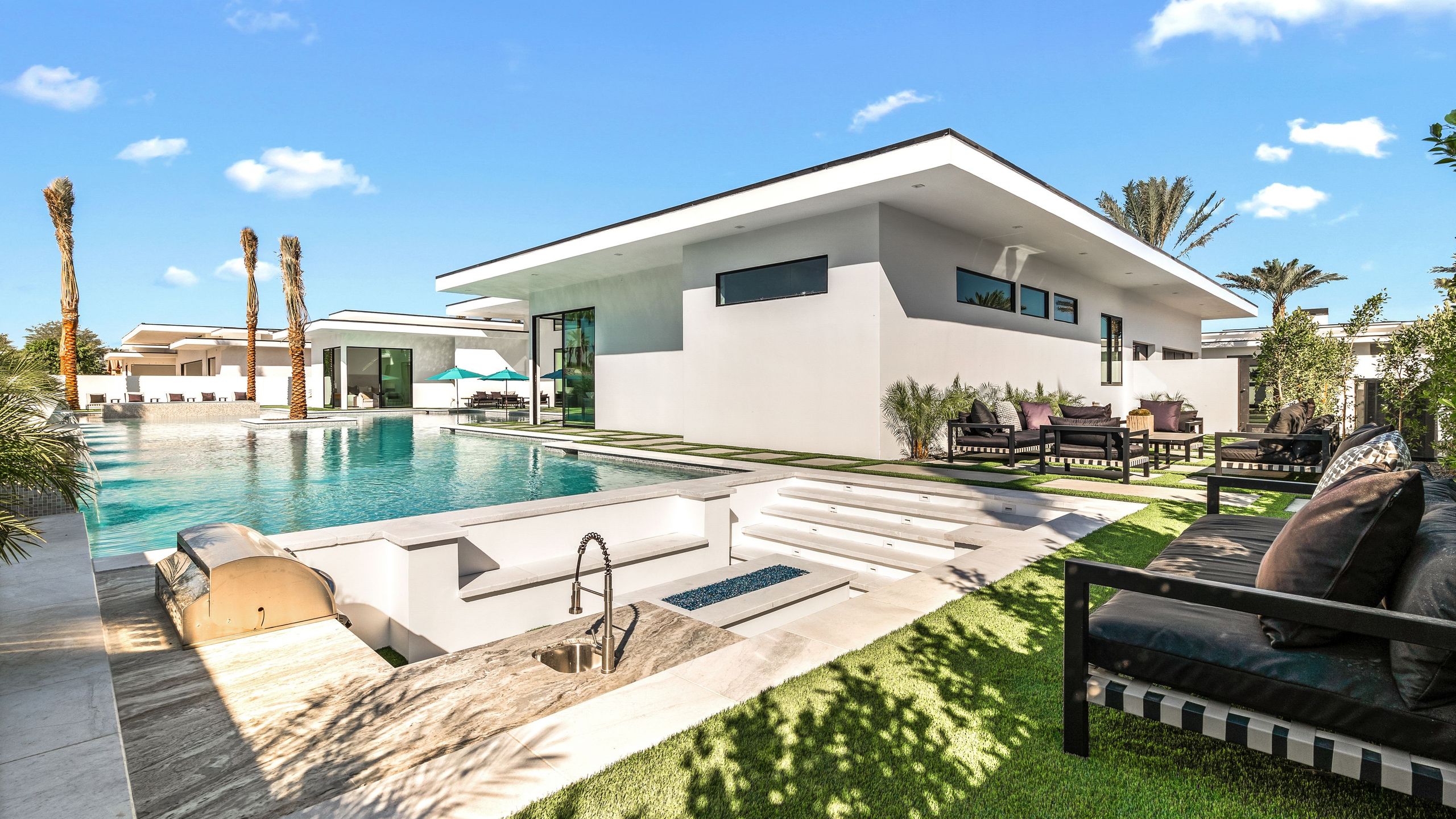 Sleeps 25 | 2 Luxury Villas w/ Pool + Spa, Putting Green | Bravo | Photo 43