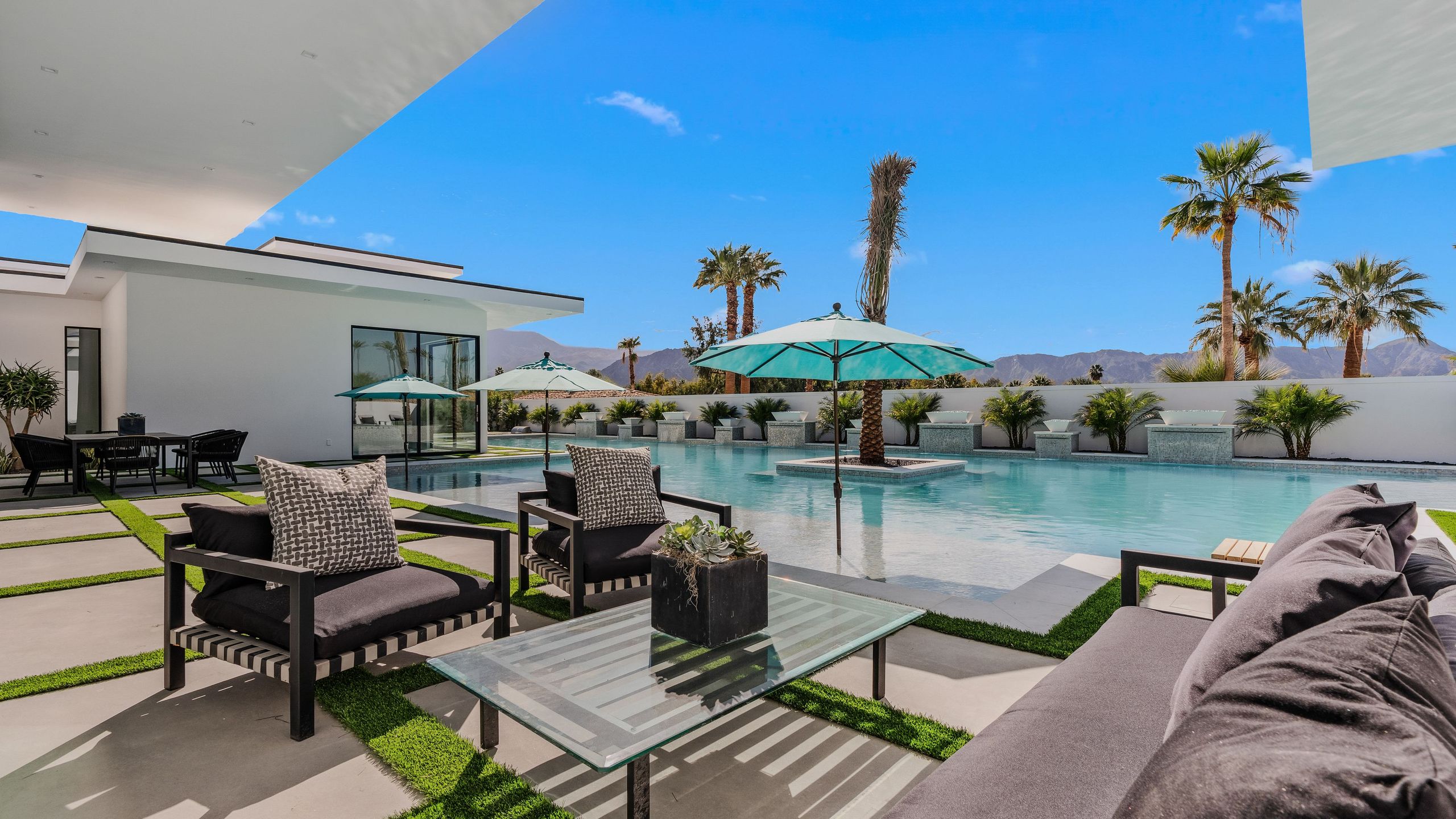 Sleeps 25 | 2 Luxury Villas w/ Pool + Spa, Putting Green | Bravo | Photo 40