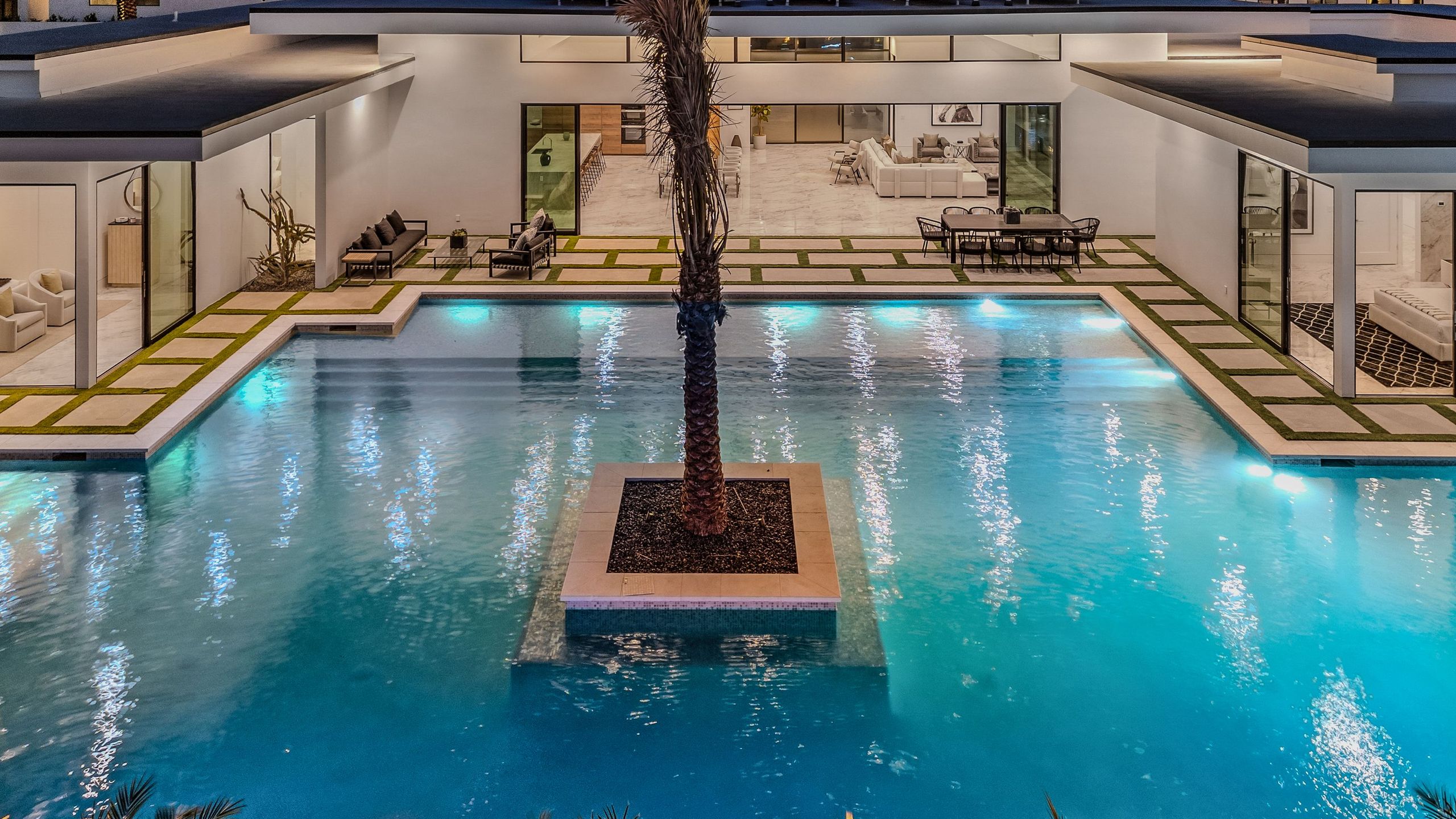 Sleeps 25 | 2 Luxury Villas w/ Pool + Spa, Putting Green | Bravo | Photo 47