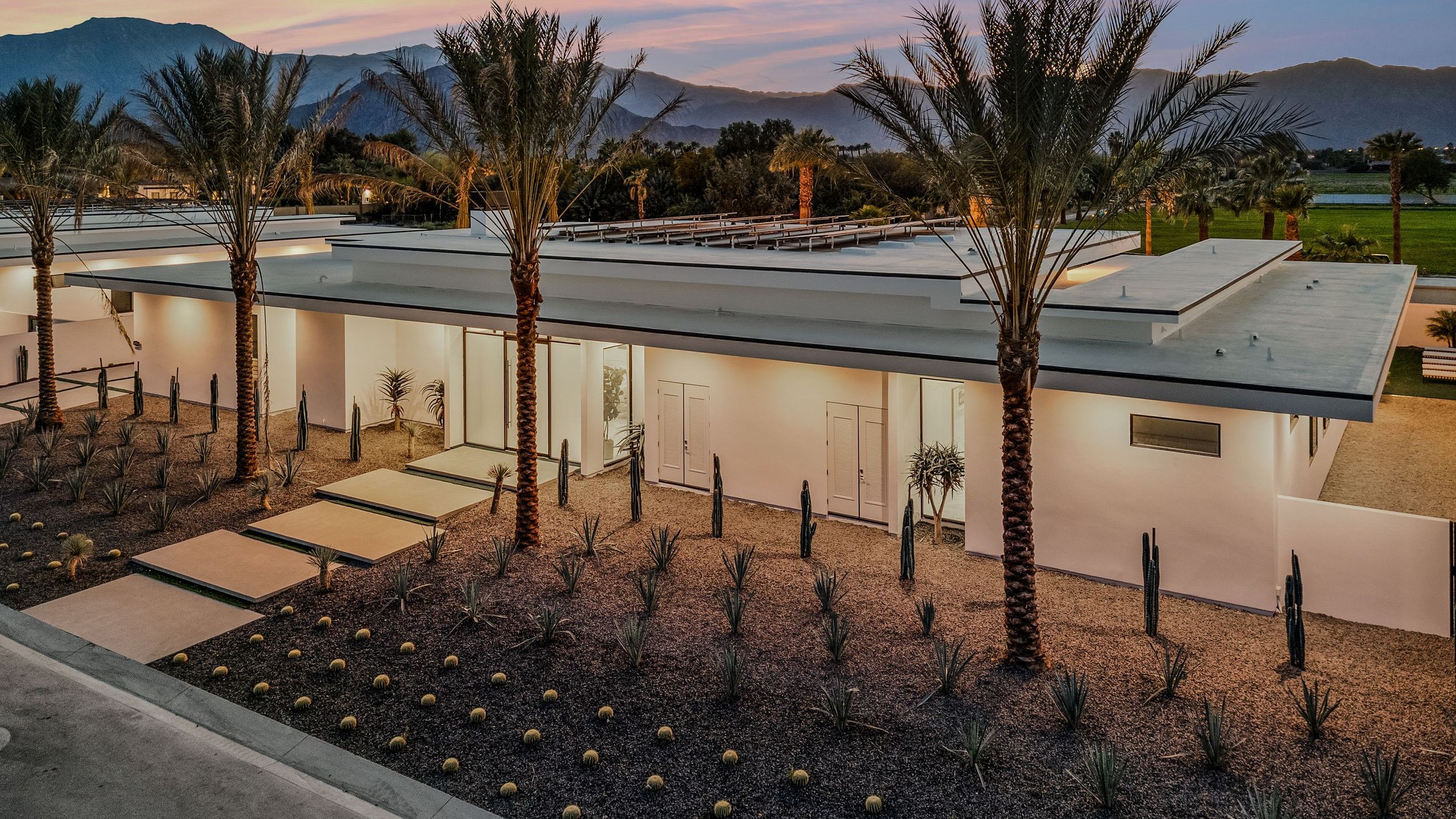 Sleeps 25 | 2 Luxury Villas w/ Pool + Spa, Putting Green | Bravo | Photo 51