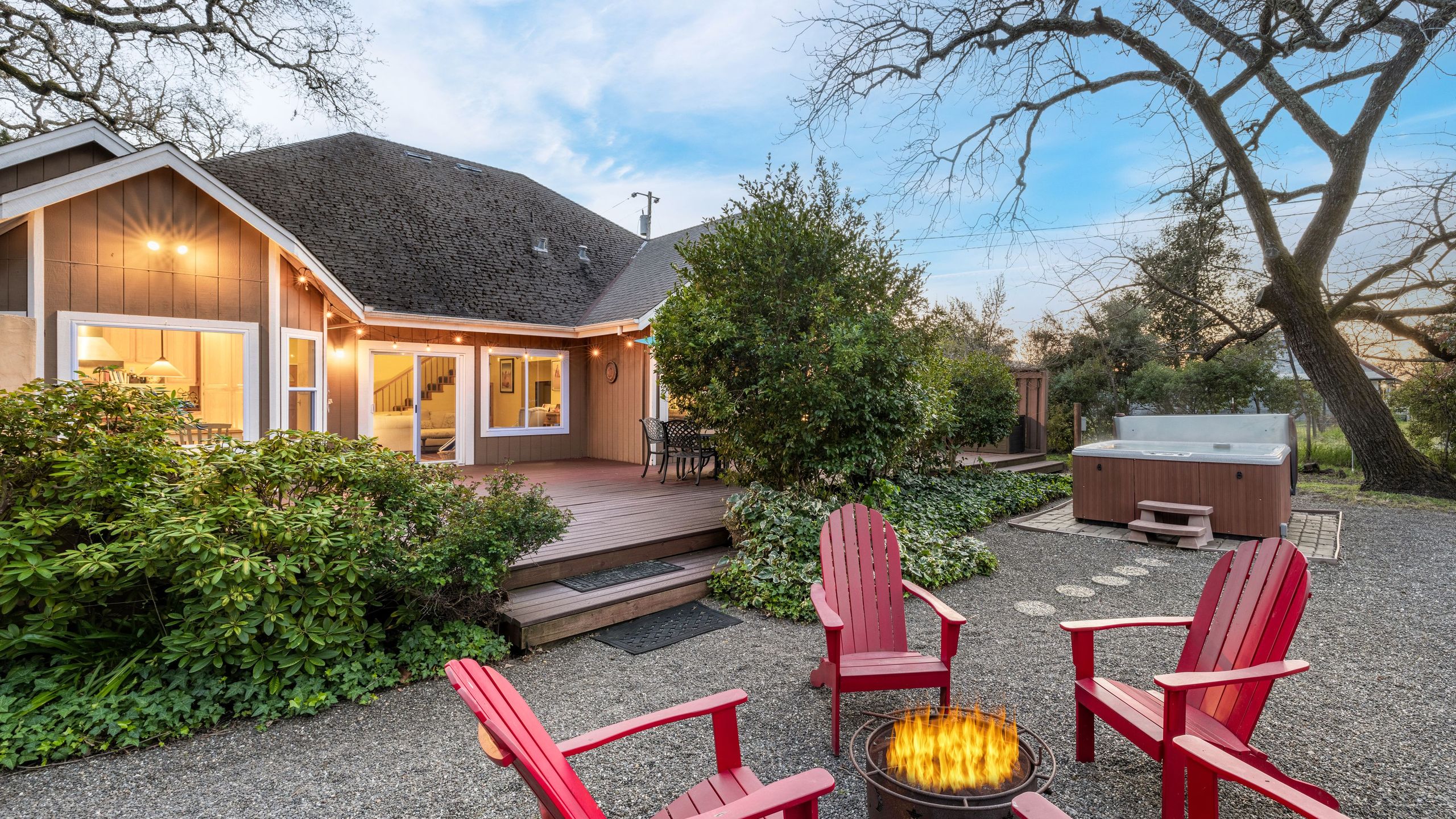 Charming Outdoor Oasis With Hot Tub And Fire Pit - Delightful Retreat - Napa Valley, CA