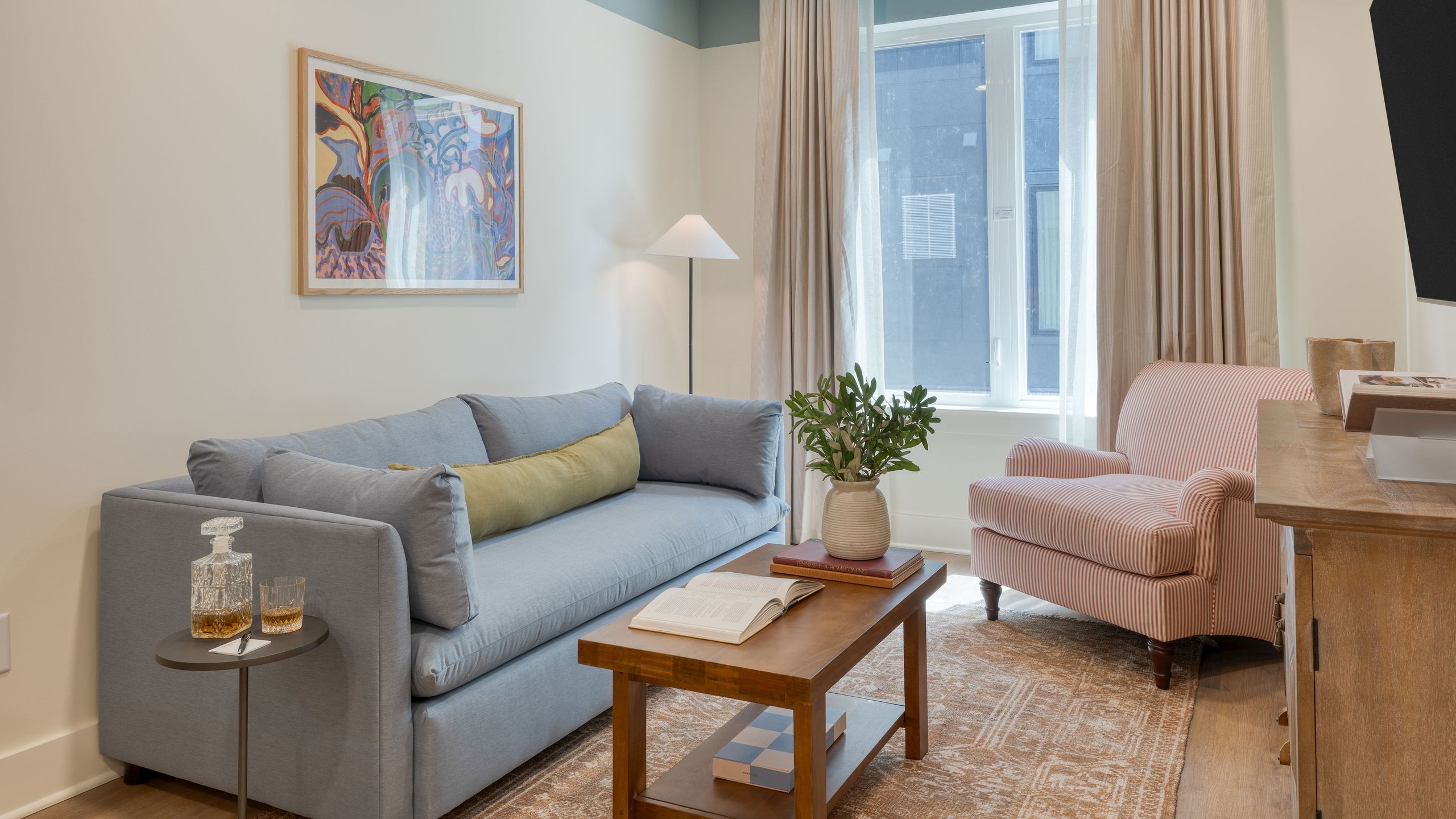 Rooftop Terrace And Luxurious Amenities - Elegant Urban Escape - Nashville, TN