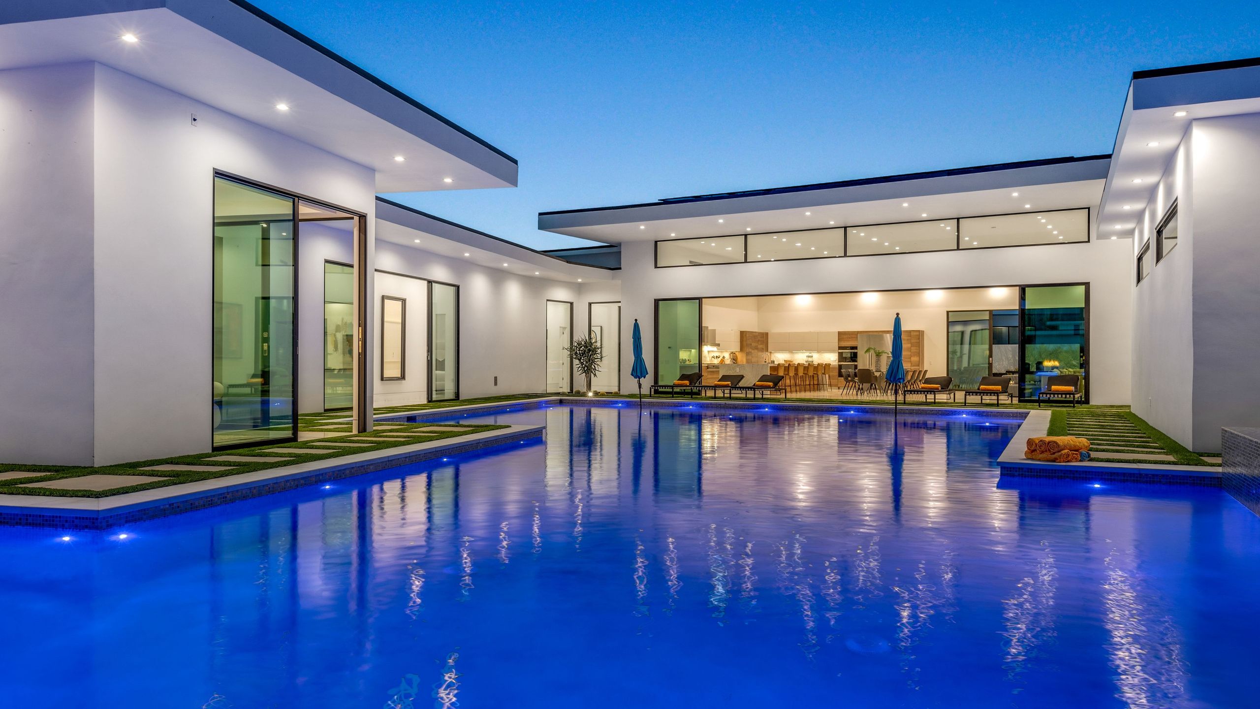 Sleeps 17 | Villa w/ Pool, Hot Tub, & Pickleball Court | Bravo Villa #8