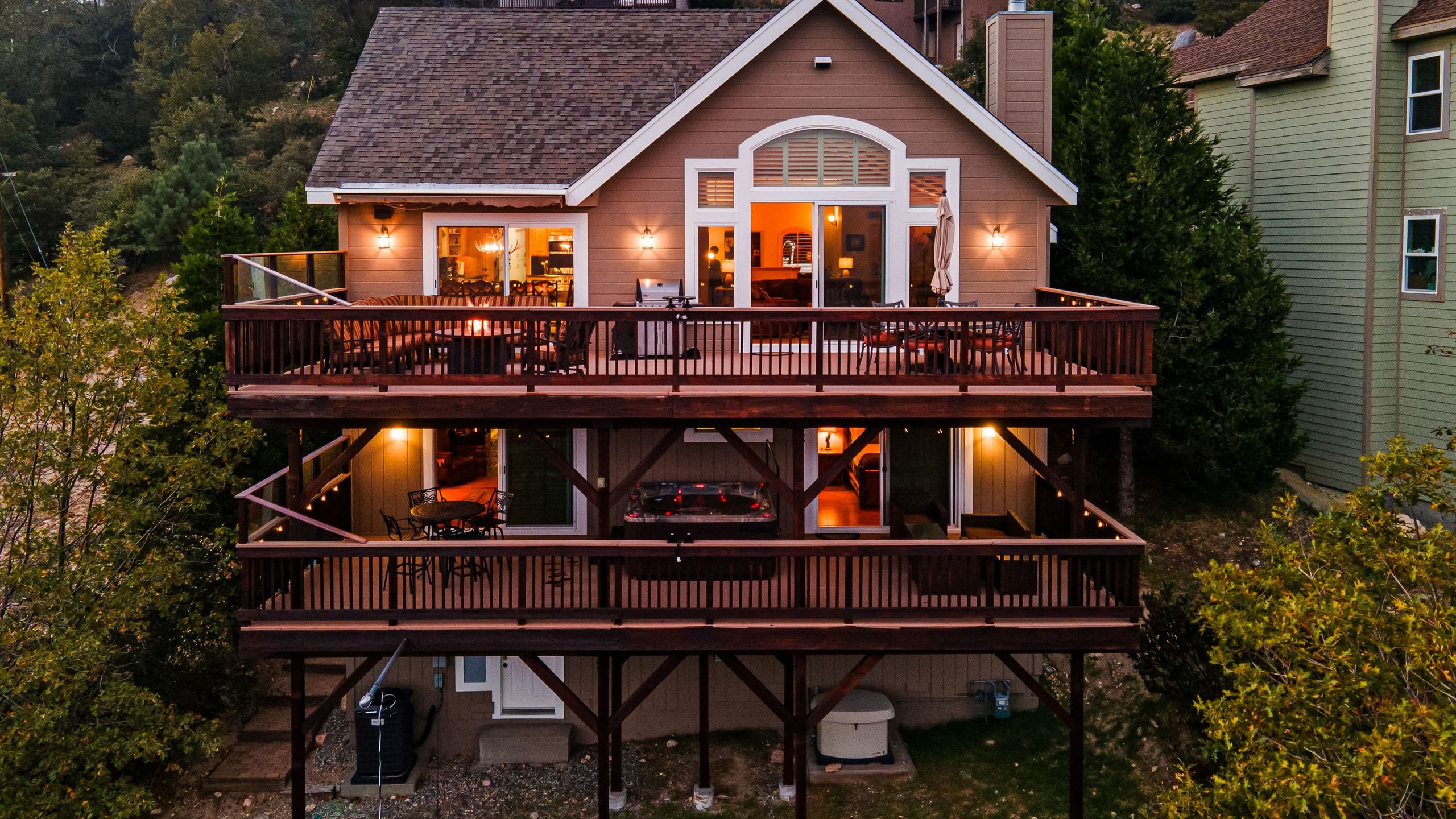 Hot Tub And Game Room With Stunning Views - Cozy Mountain Haven - Lake Arrowhead, CA