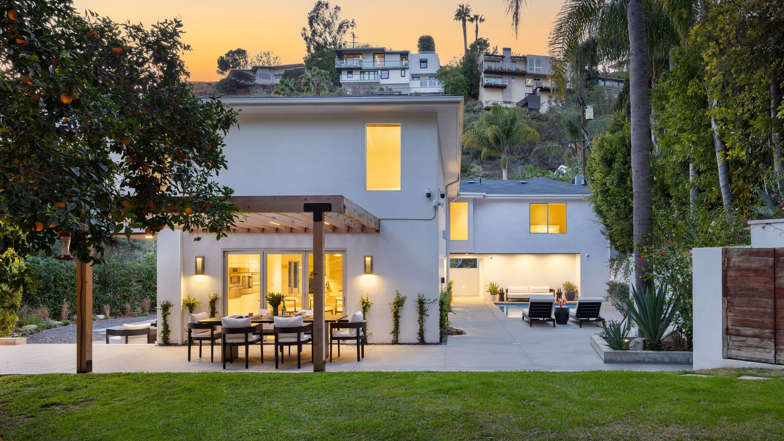 Iconic Views And Sparkling Pool - Stunning Hollywood Hills Retreat - Beverly Hills, CA
