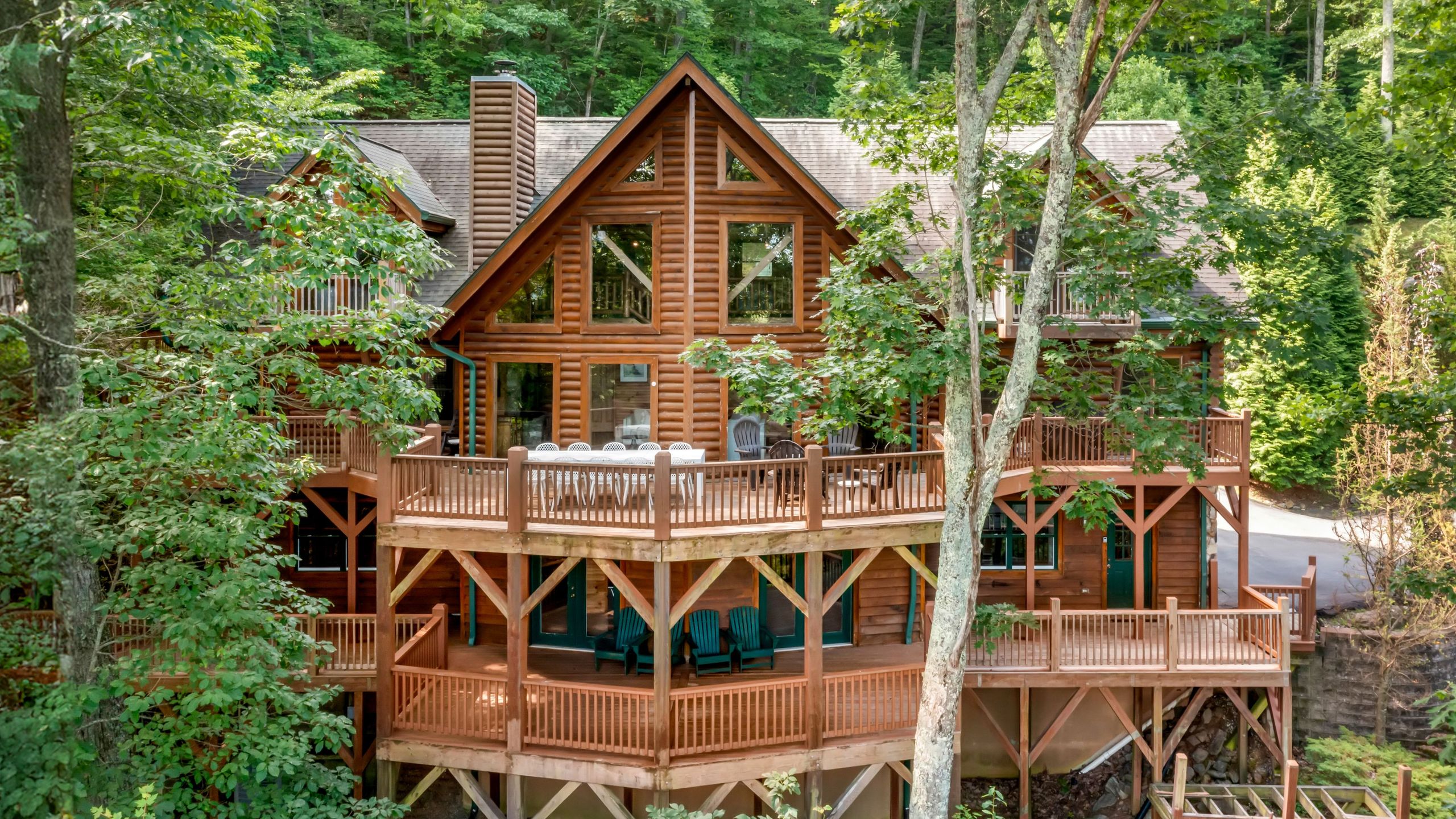 Expansive Decks And Hot Tub - Gorgeous Mountain Retreat - Asheville, NC