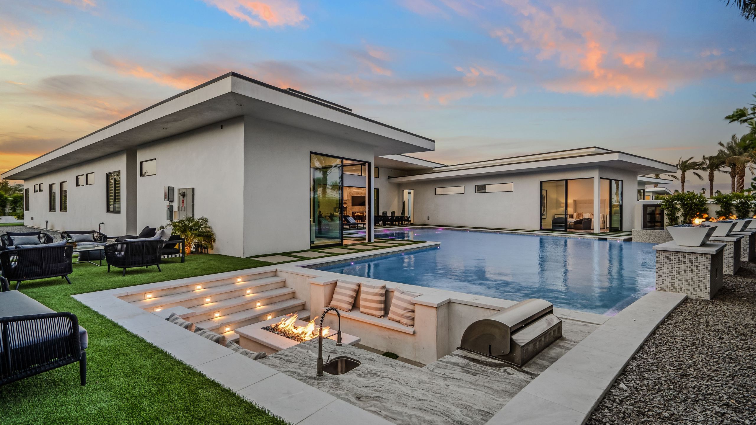 Sleeps 20 | Pool & Pickleball | Villa Near Golf, Dining & Fun | Bravo Villa #2 | Photo 2