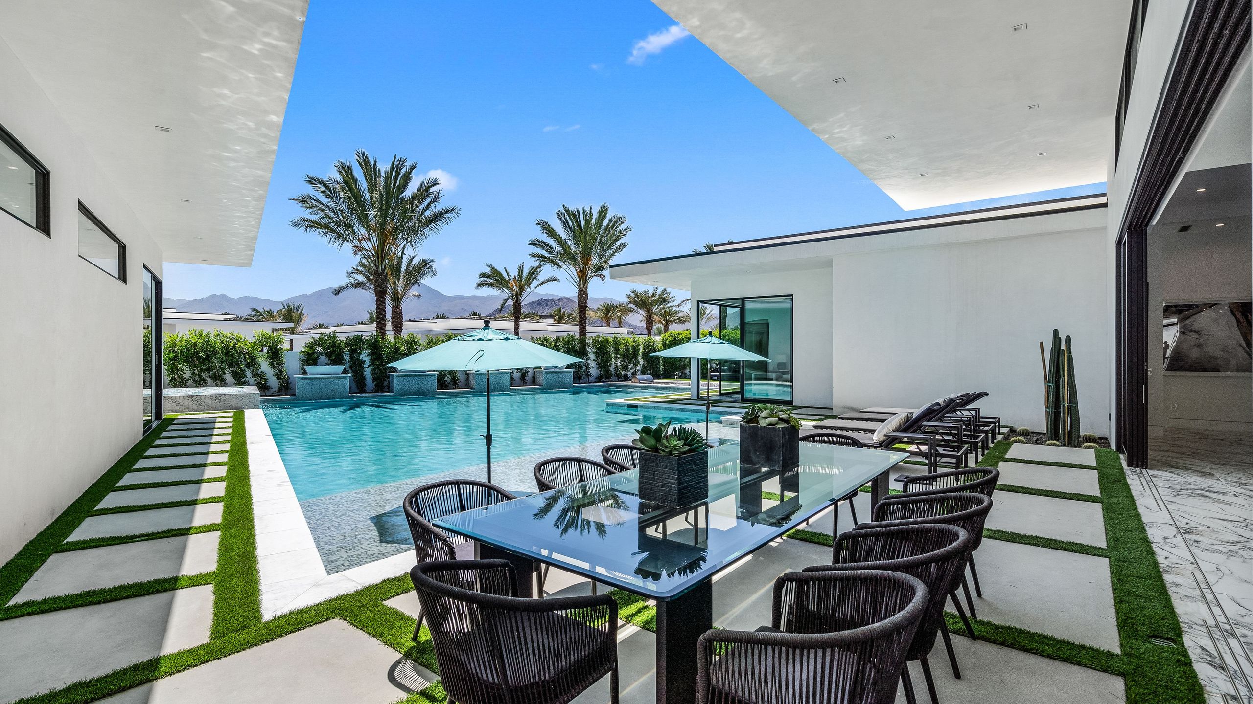 Sleeps 20 | Pool & Pickleball | Villa Near Golf, Dining & Fun | Bravo Villa #2 | Photo 7