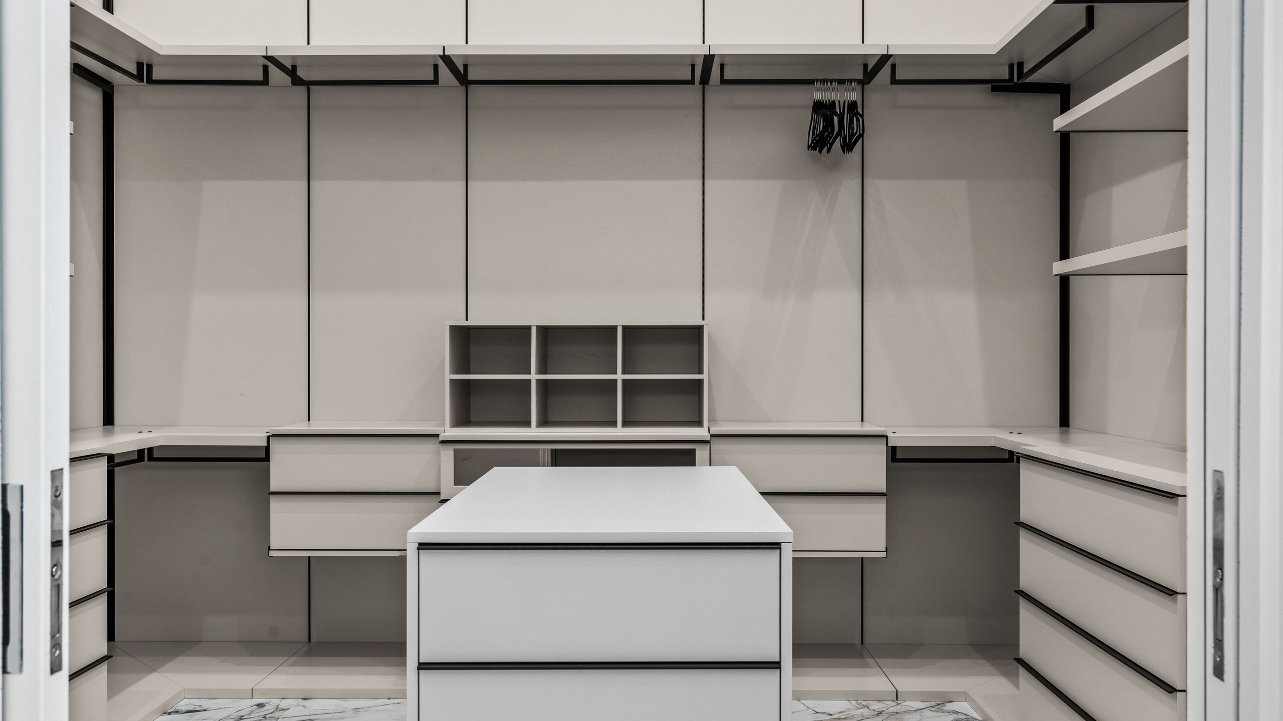 Sleeps 20 | Pool & Pickleball | Villa Near Golf, Dining & Fun | Bravo Villa #2 | Photo 26