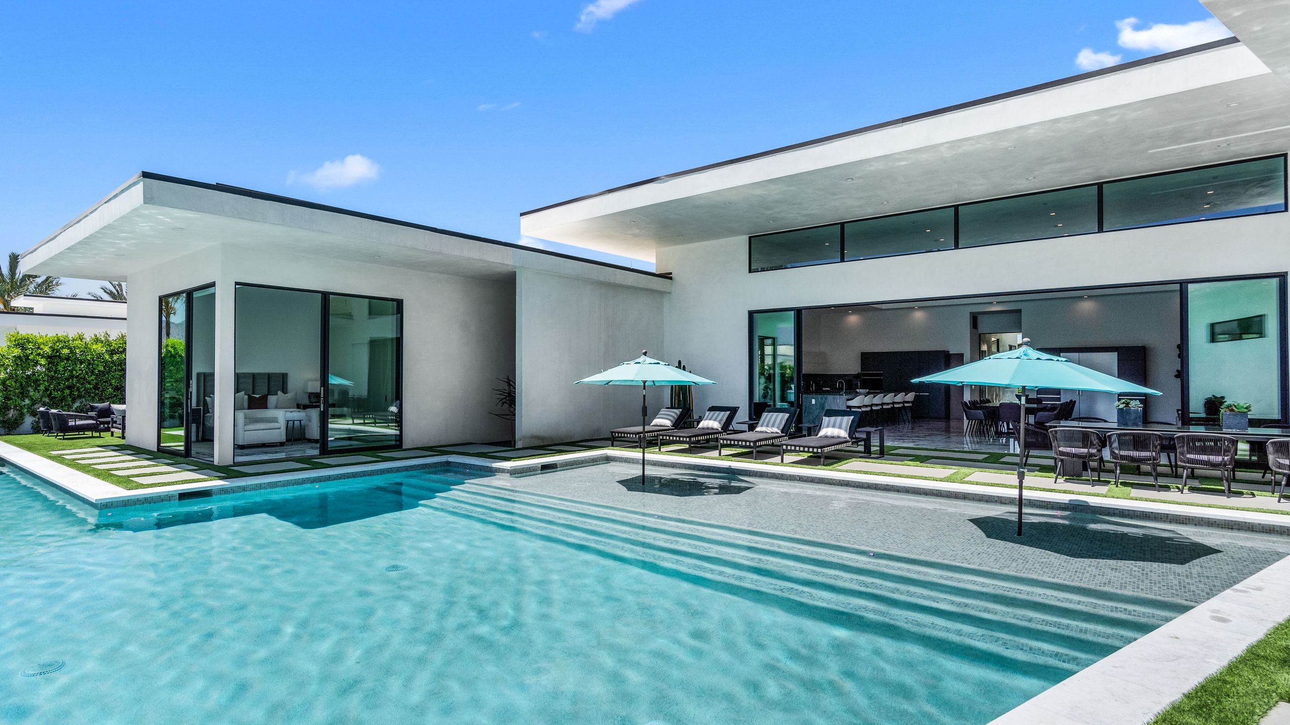 Sleeps 20 | Pool & Pickleball | Villa Near Golf, Dining & Fun | Bravo Villa #2