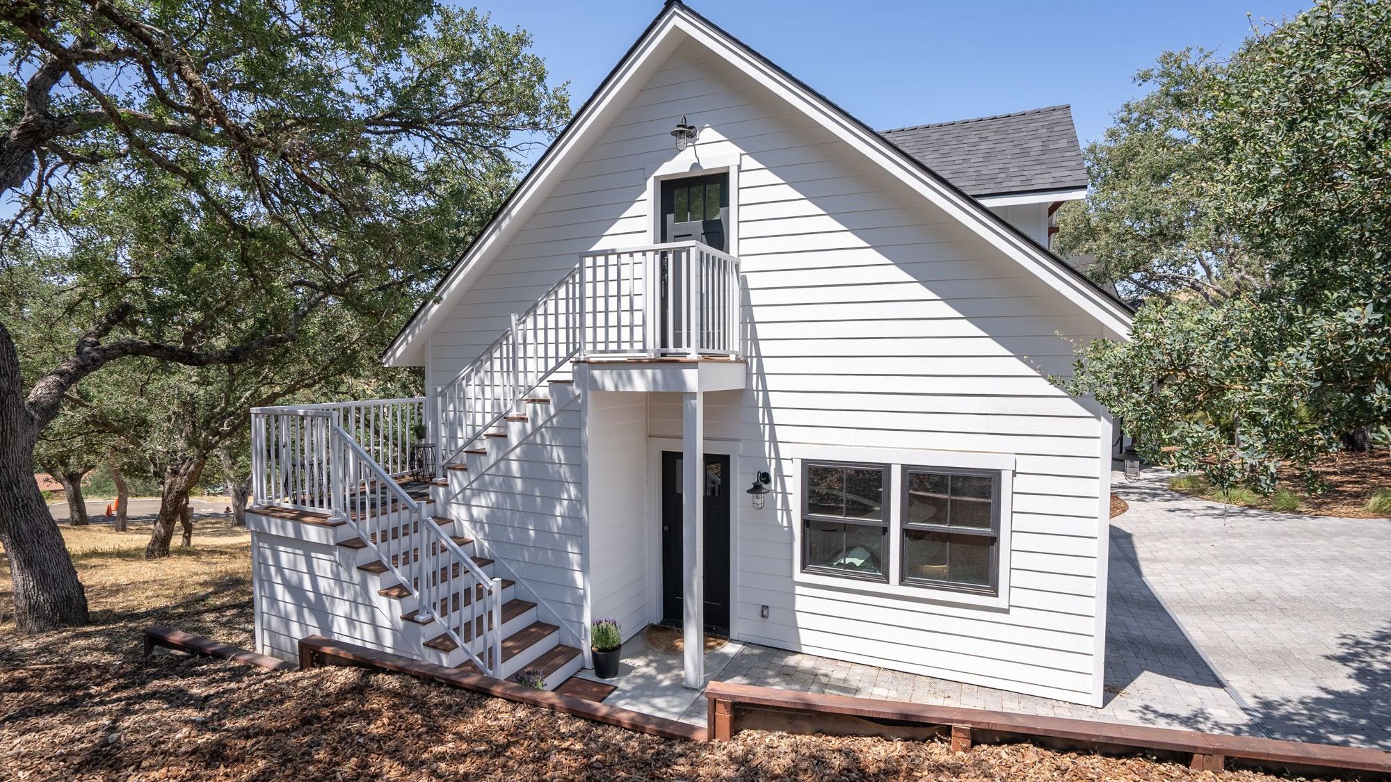The Nook On Hilltop By Avantstay | Skylit Loft + Private Entry + Induction Kitchen | Walk To Downtown Paso Robles Wine Country - Paso Robles, CA