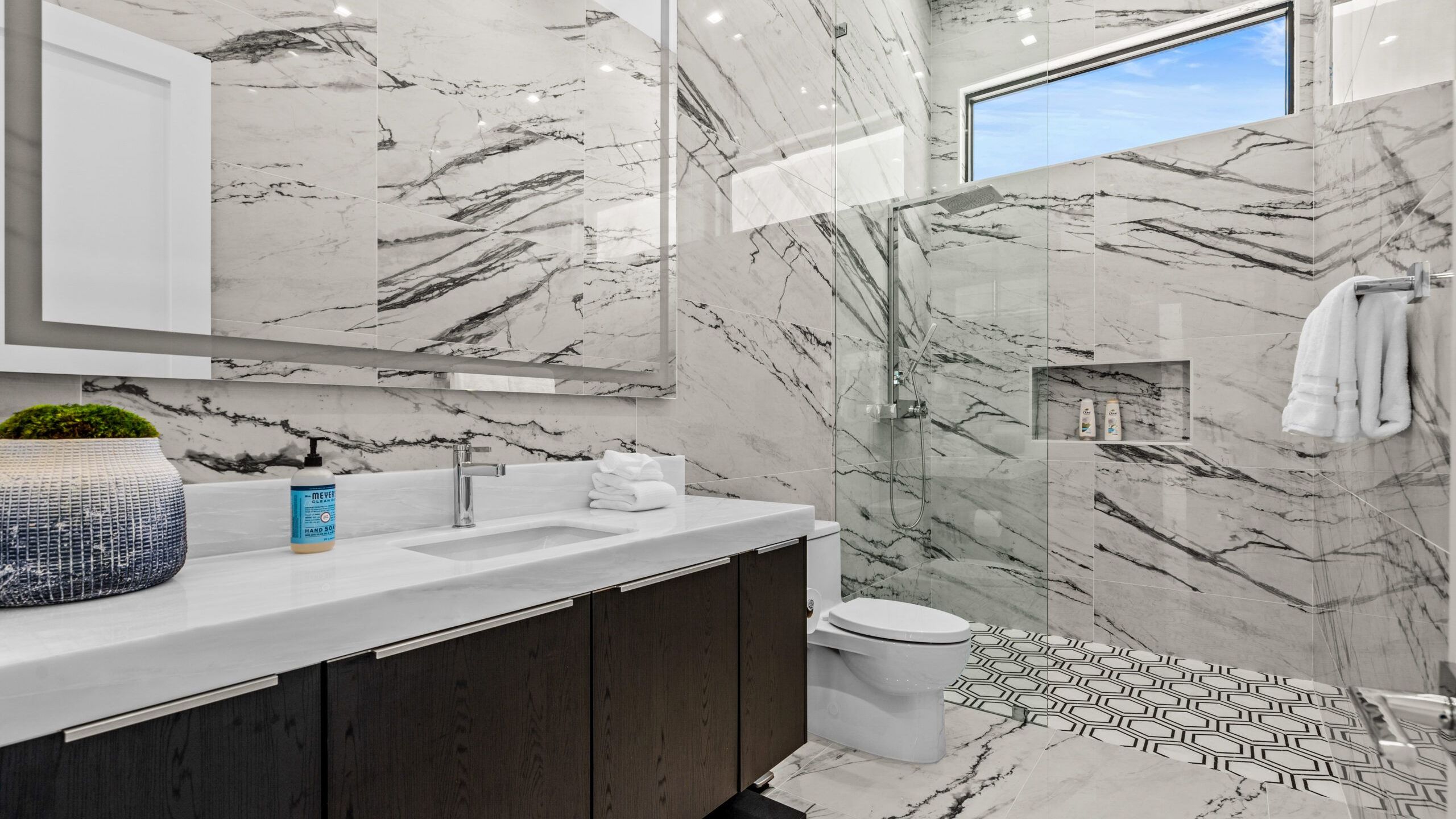 Sleeps 20 | Pool, Hot Tub, & Pickleball Stay in Indio | Bravo Villa #9 4