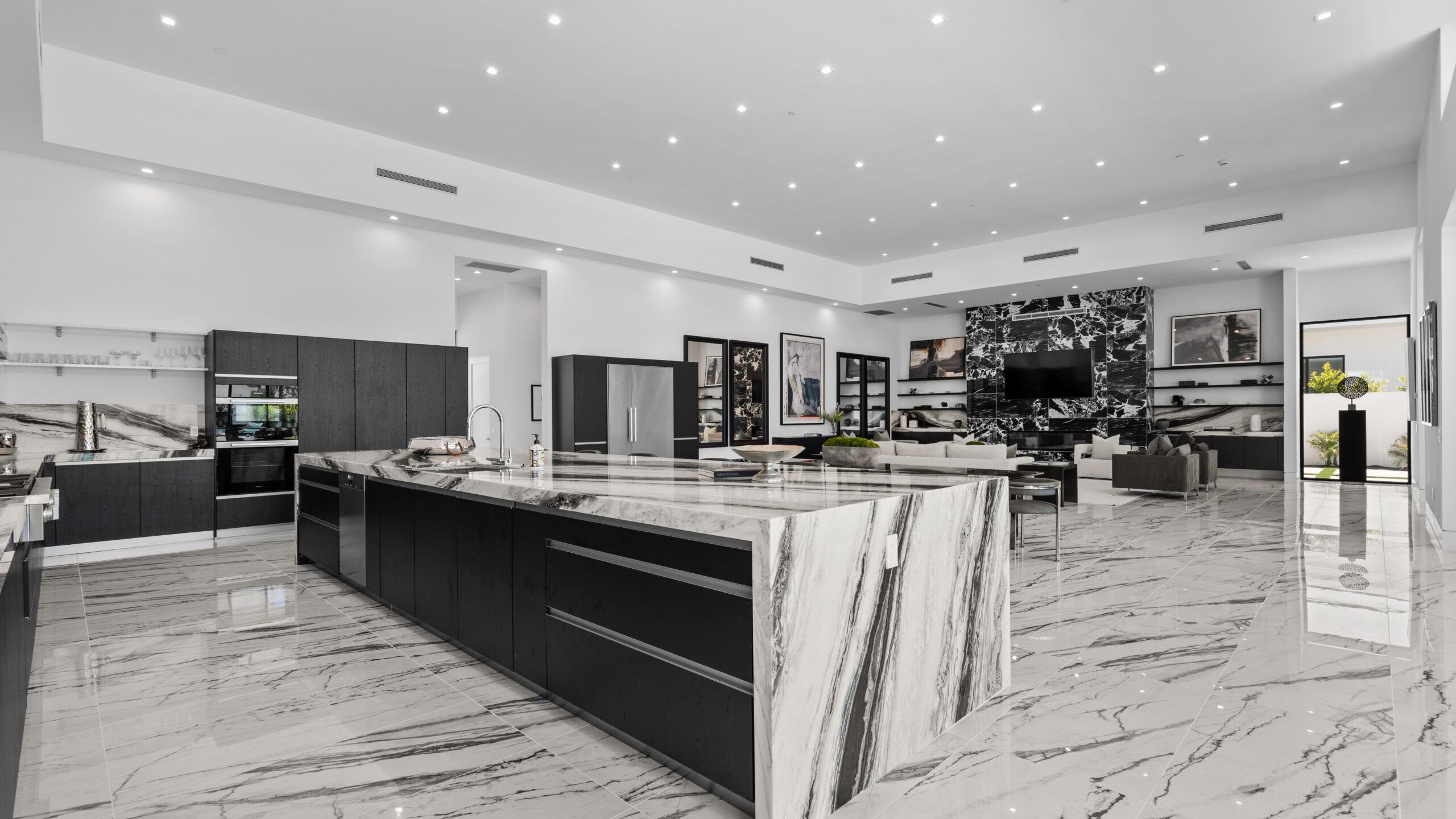 Sleeps 20 | Pool, Hot Tub, & Pickleball Stay in Indio | Bravo Villa #9 | Photo 17