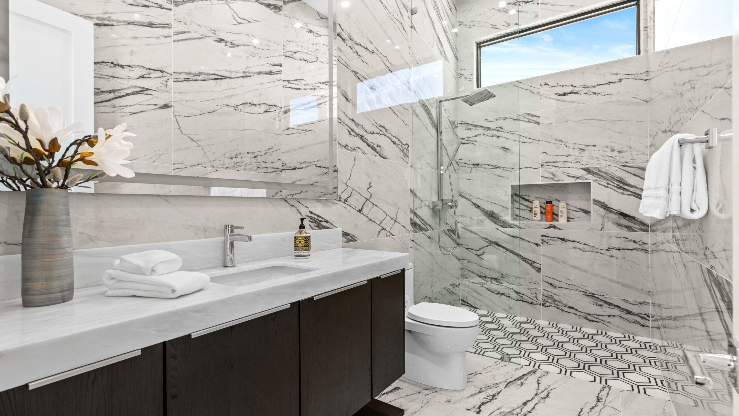 Sleeps 20 | Pool, Hot Tub, & Pickleball Stay in Indio | Bravo Villa #9 | Photo 40