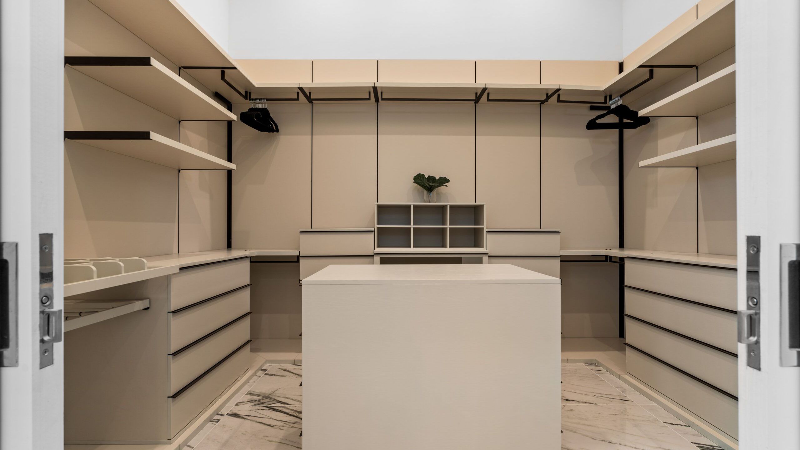 Sleeps 20 | Pool, Hot Tub, & Pickleball Stay in Indio | Bravo Villa #9 2