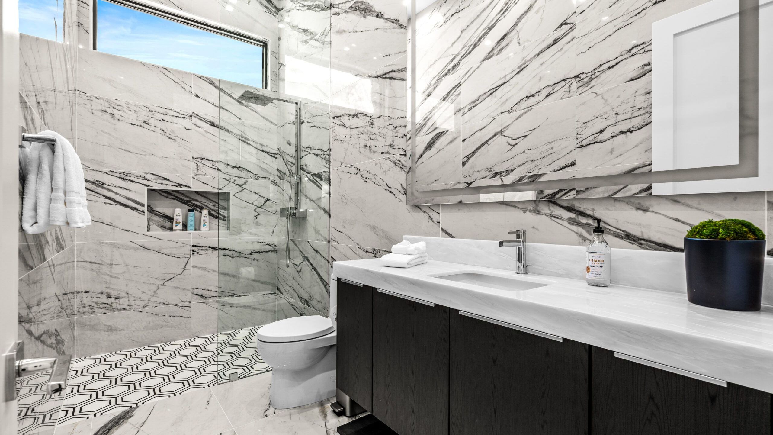 Sleeps 20 | Pool, Hot Tub, & Pickleball Stay in Indio | Bravo Villa #9 | Photo 48