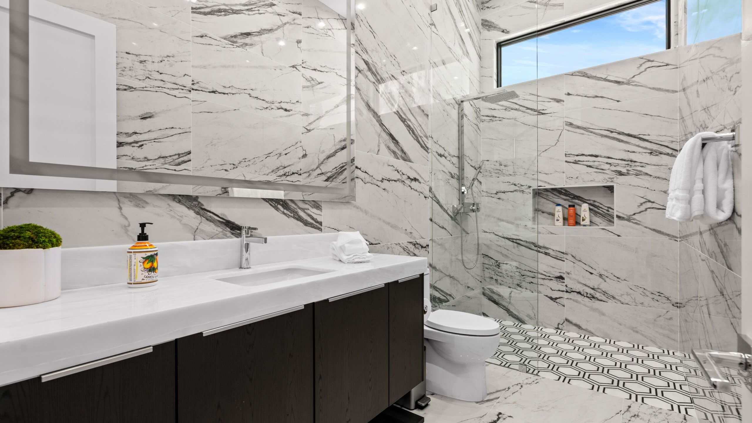 Sleeps 20 | Pool, Hot Tub, & Pickleball Stay in Indio | Bravo Villa #9 | Photo 44