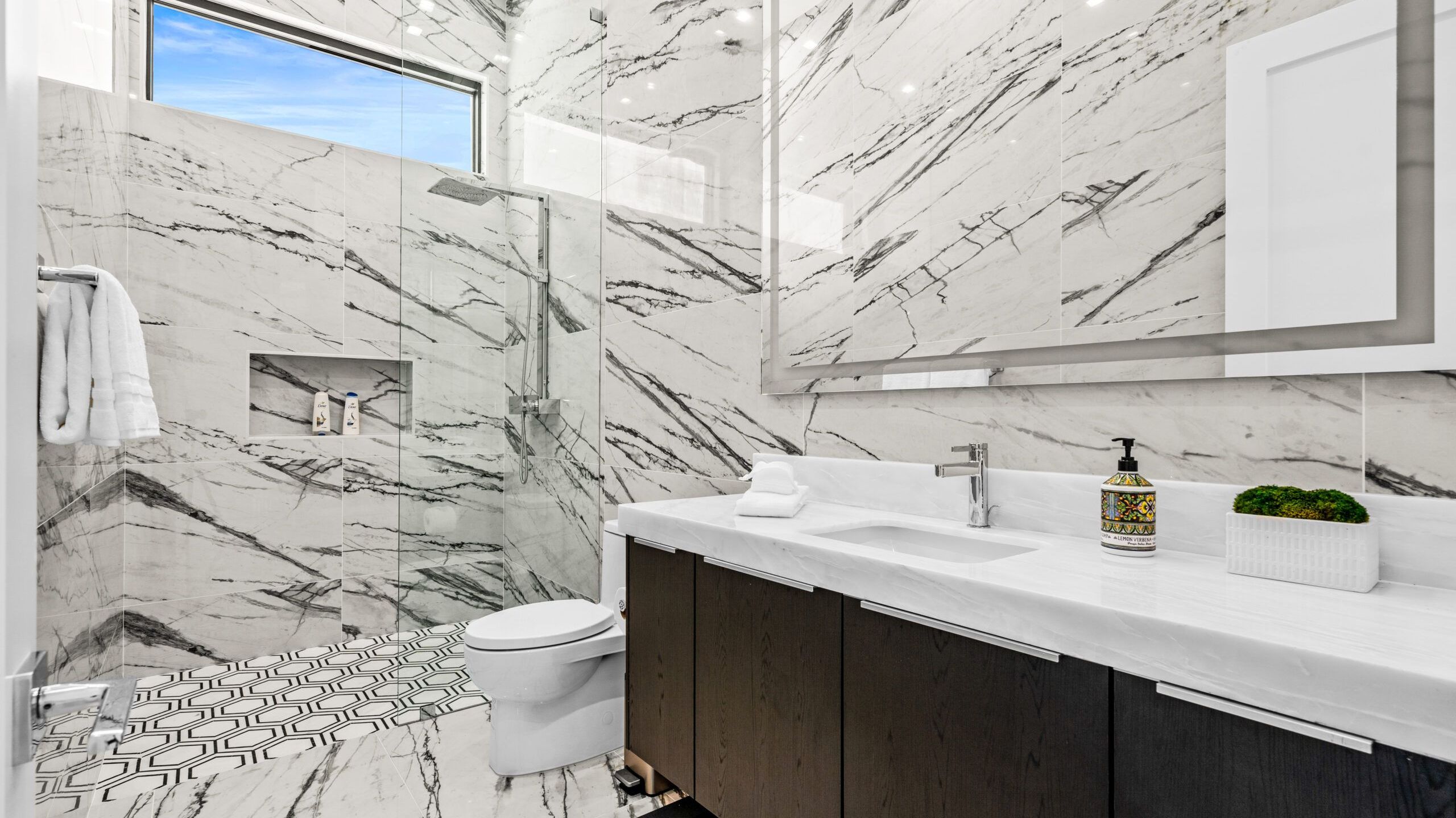 Sleeps 20 | Pool, Hot Tub, & Pickleball Stay in Indio | Bravo Villa #9 | Photo 55