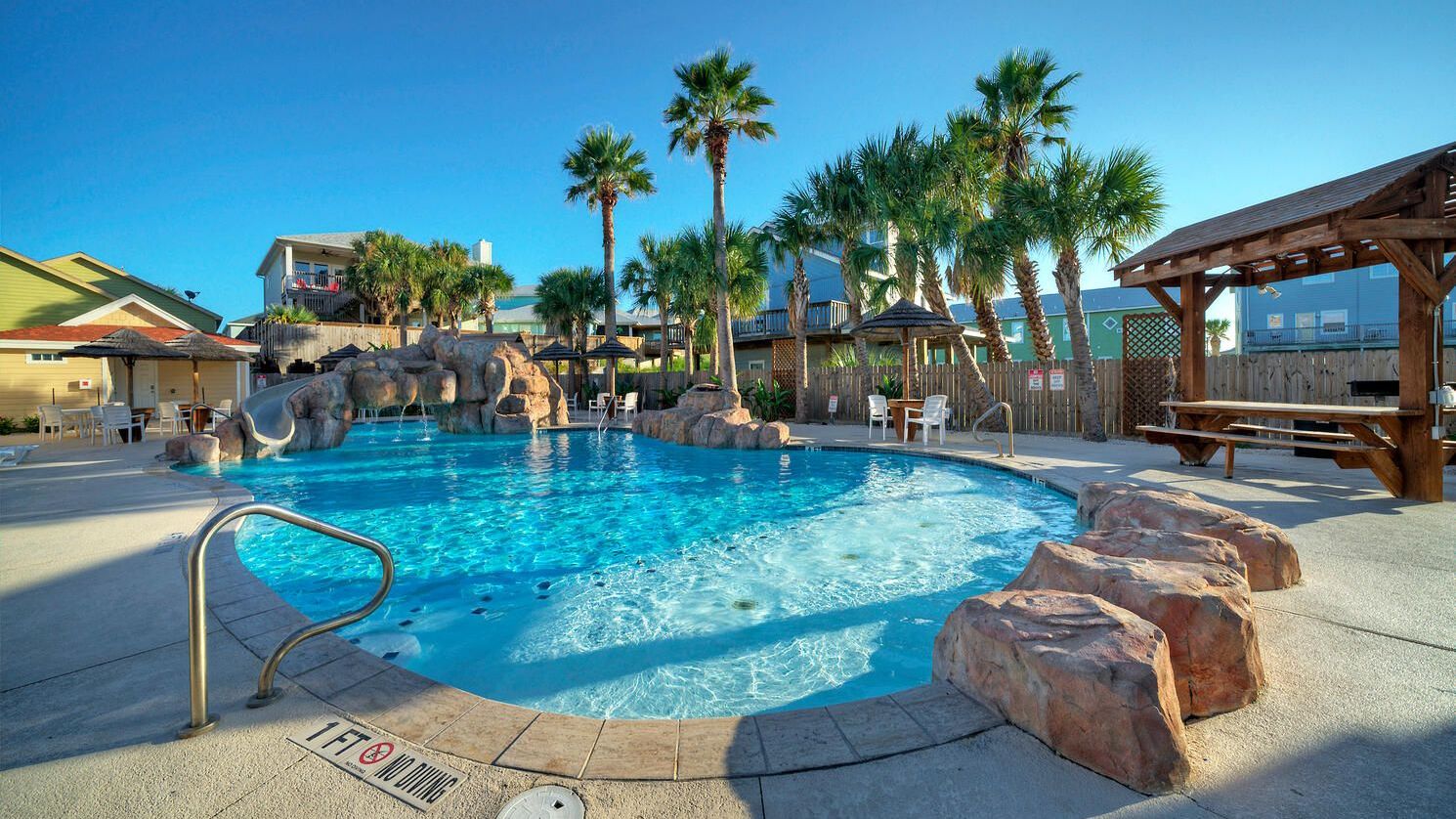 Gorgeous Resort Pool And Multiple Balconies - Charming Beachside Haven - Port Aransas, TX