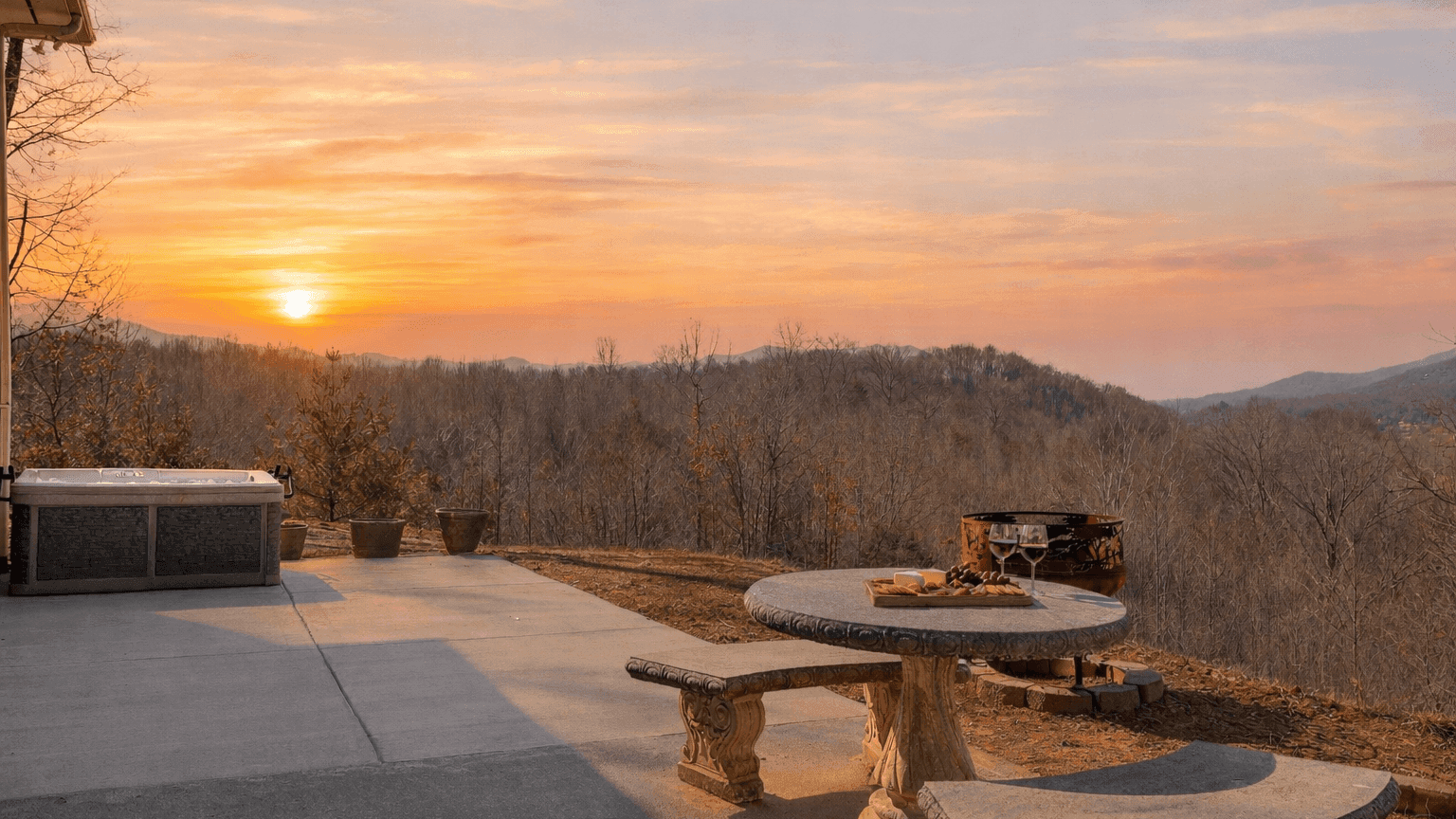 Summit Ember By Avantstay | Scenic Mountain Home + Hot Tub + Firepit + Game Tables - Waynesville, NC