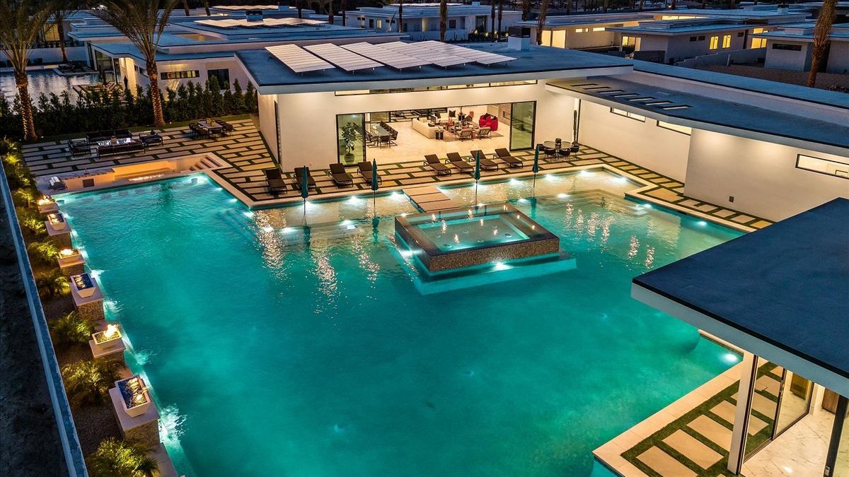 Sleeps 23 | Luxury Villa w/ Pool, Hot Tub & Pickleball Court | Bravo Villa #10