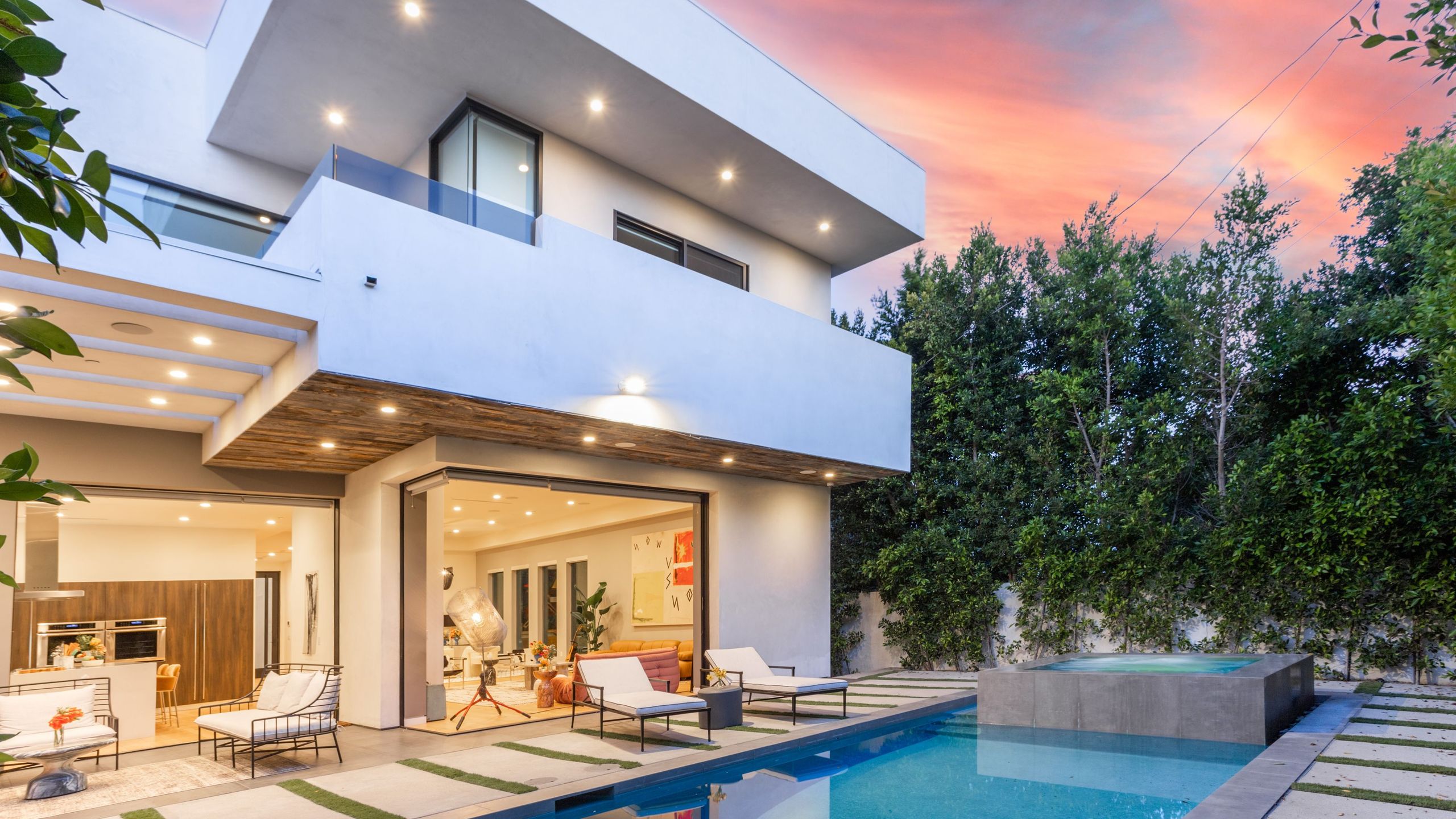 Stylish Oasis With Pool And Jacuzzi - Elegant Modern Retreat - West Hollywood, CA