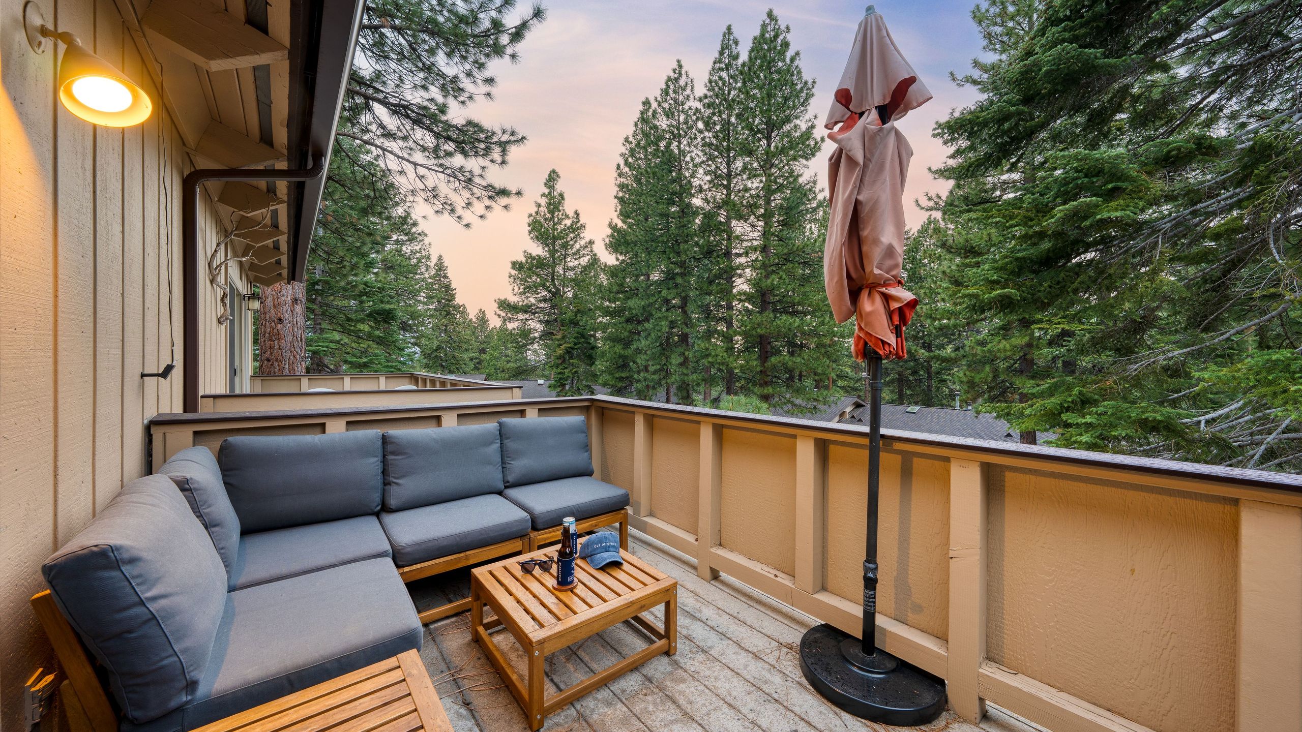 Cozy Balcony And Wood-burning Fireplace - Inviting Mountain Retreat - Carson City, NV